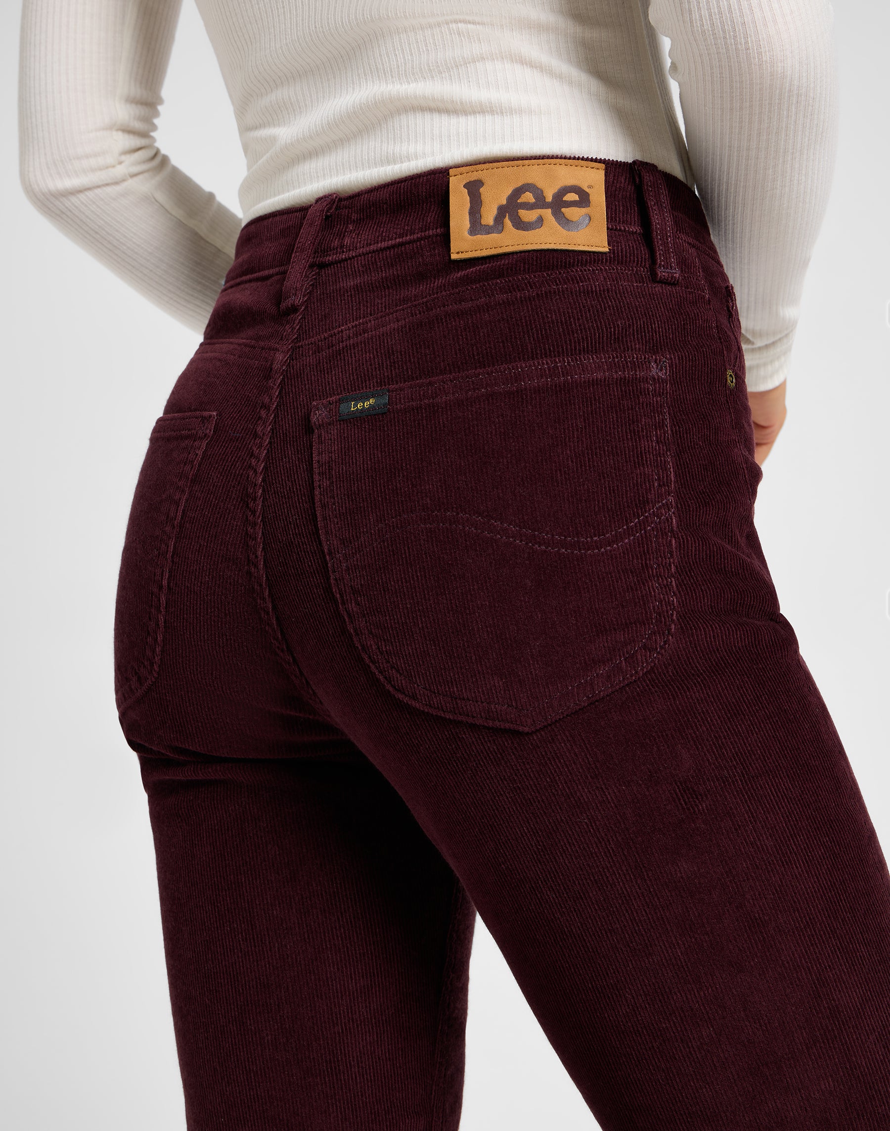 Carol in pantaloni di velluto Beet Lee   