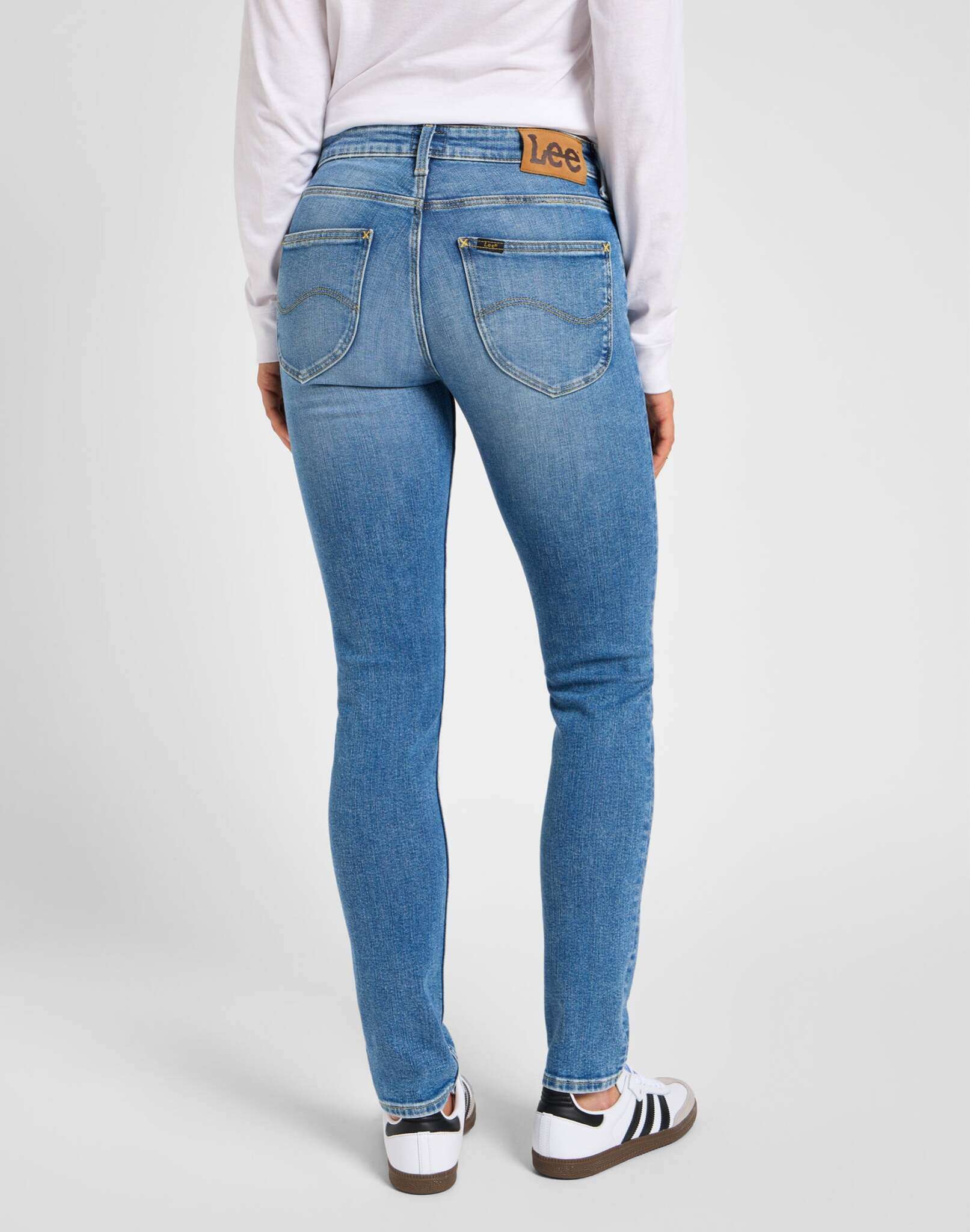 Elly in jeans Holding Back Lee   