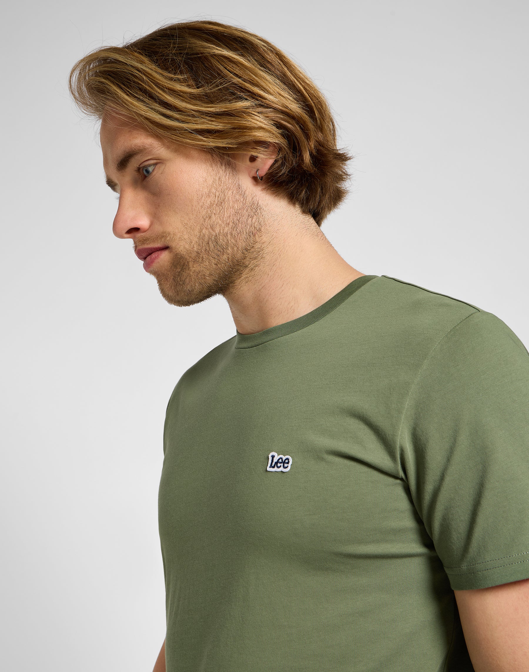 T-shirt con logo patch a maniche corte in verde mercantile Lee   