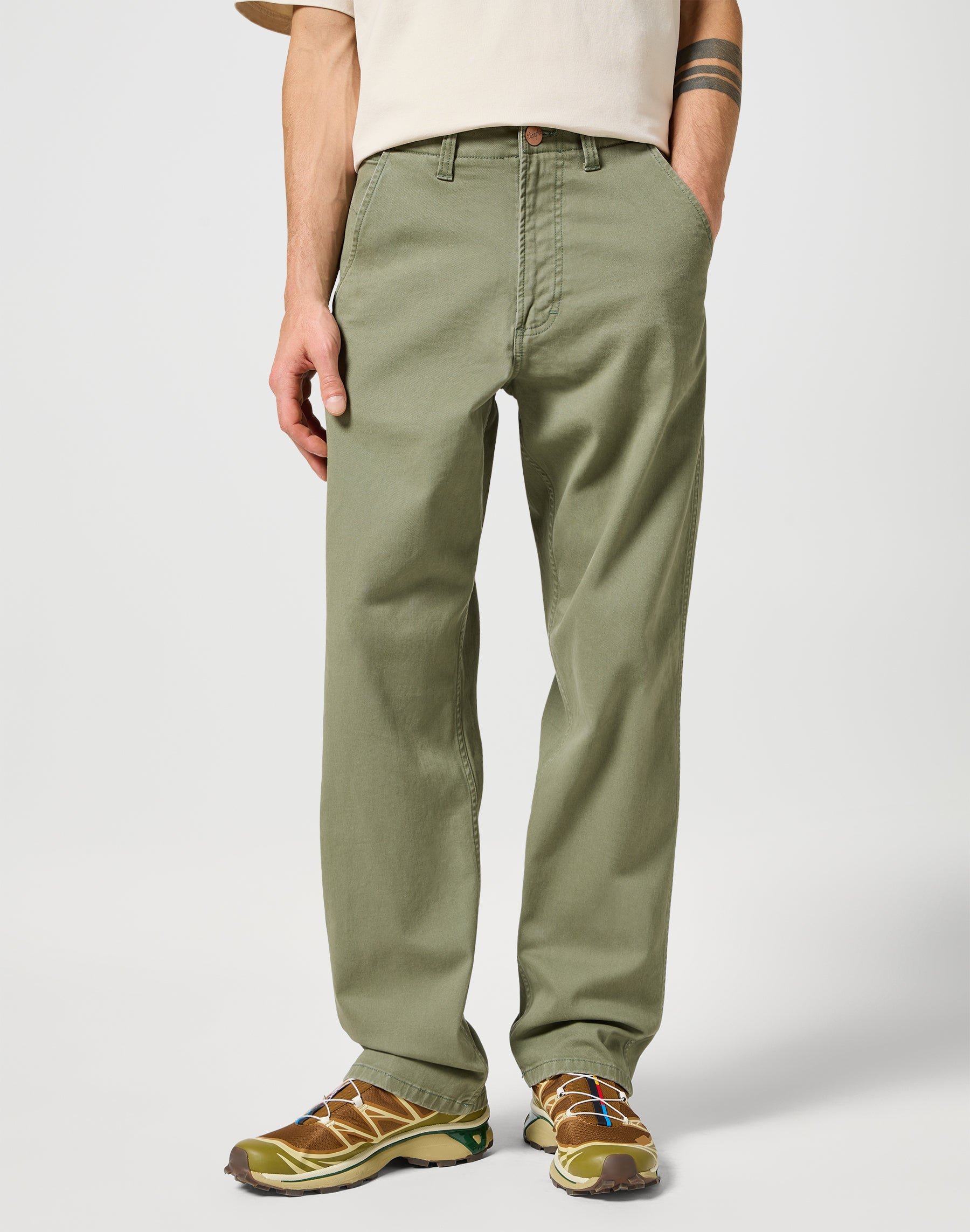 Pantaloni Casey Jones Chino Relaxed in Dusty Olive Wrangler   