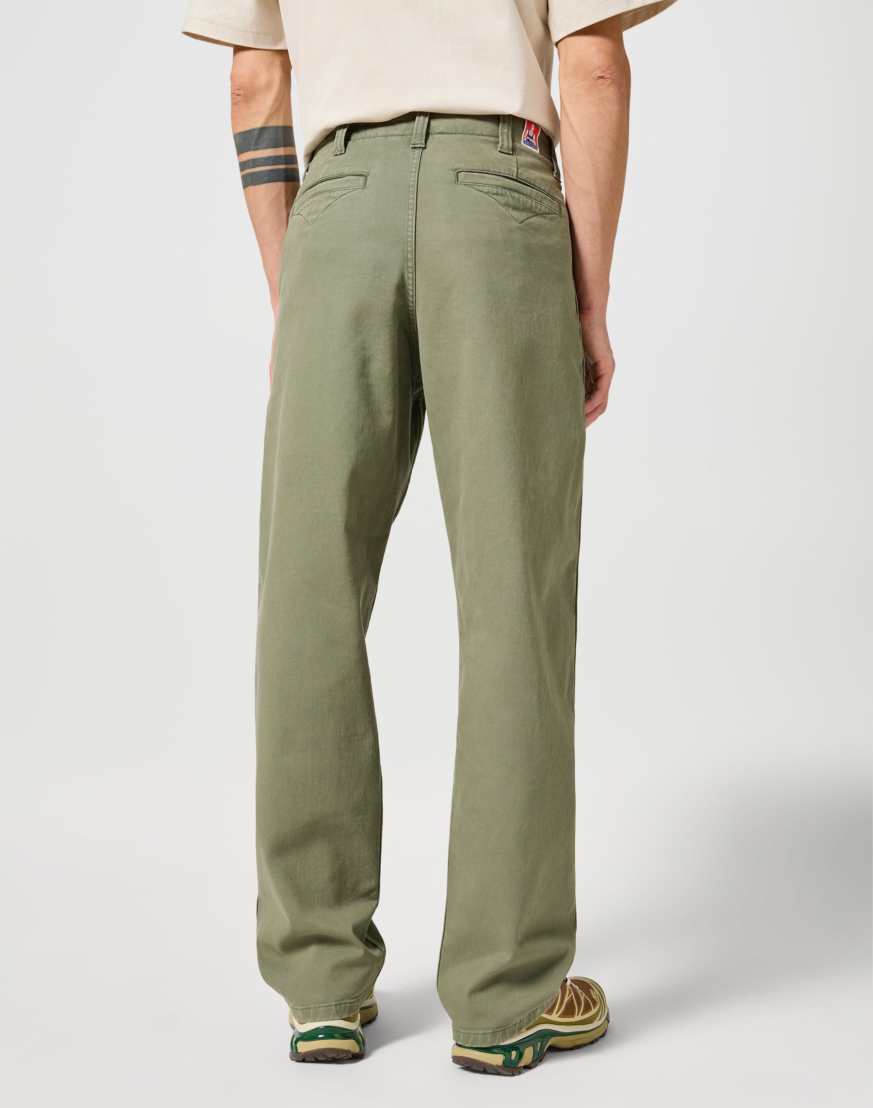 Pantaloni Casey Jones Chino Relaxed in Dusty Olive Wrangler   