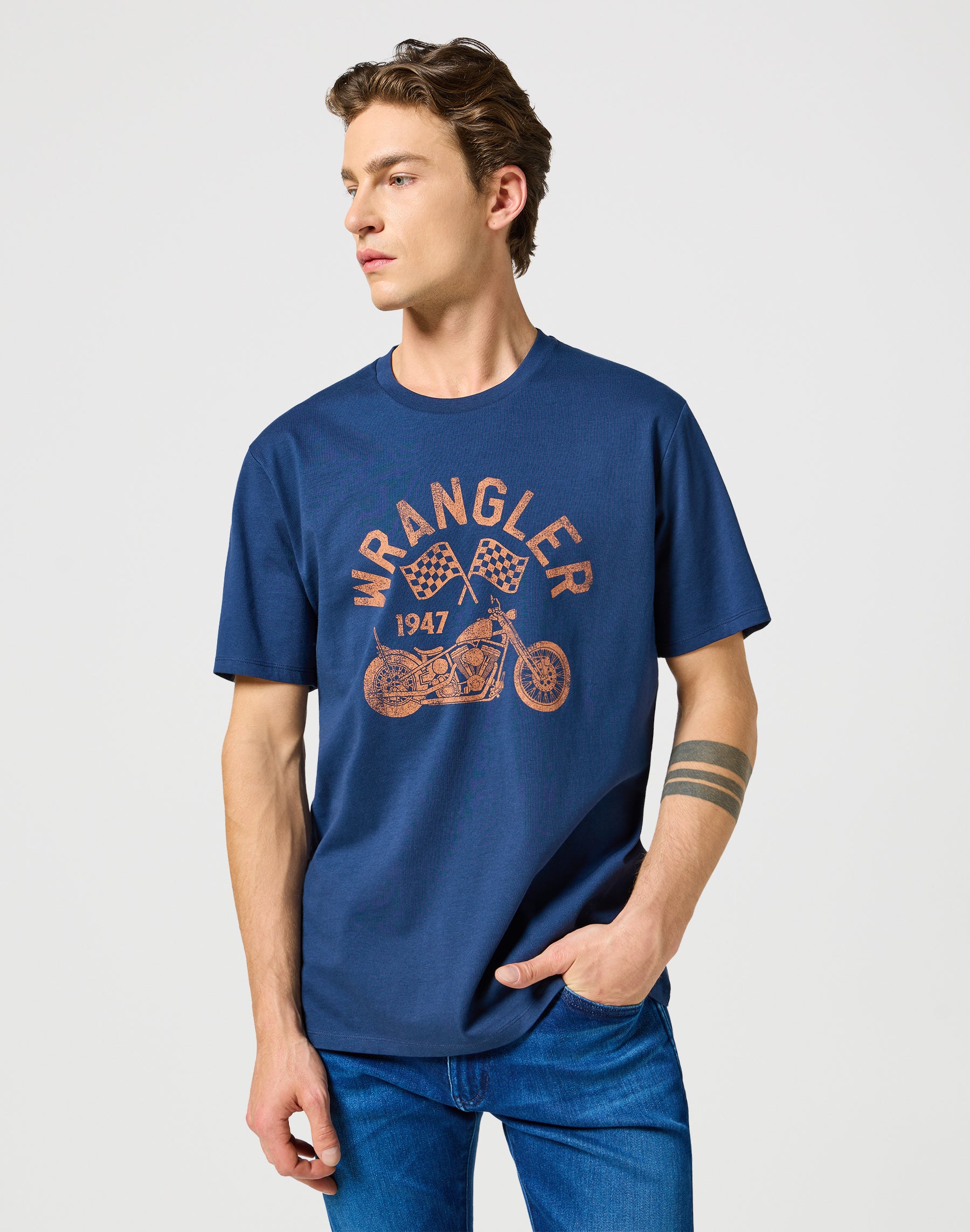 Americana Tee in Navy Magliette Wrangler   