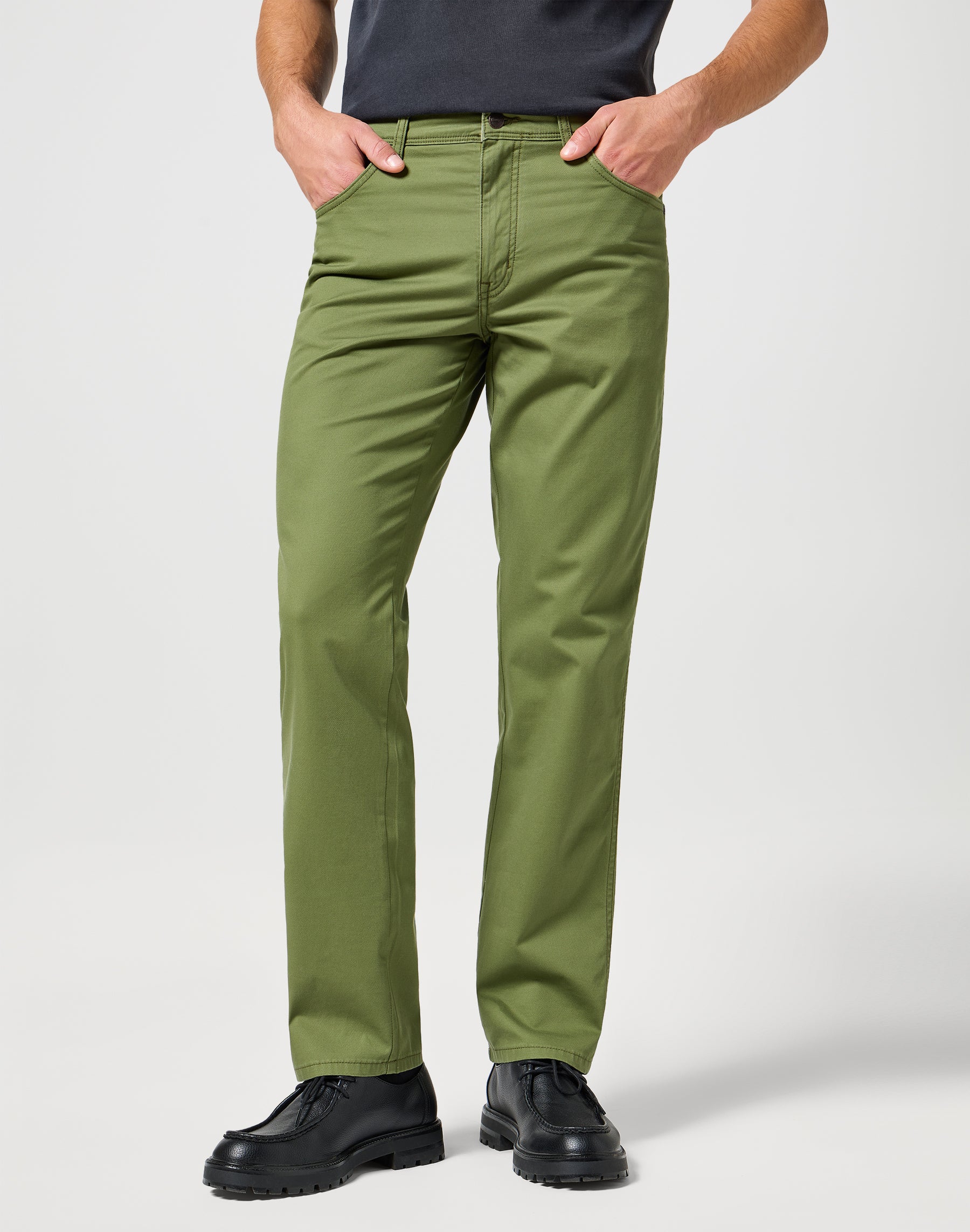 Pantaloni Texas in Dusty Olive Wrangler   