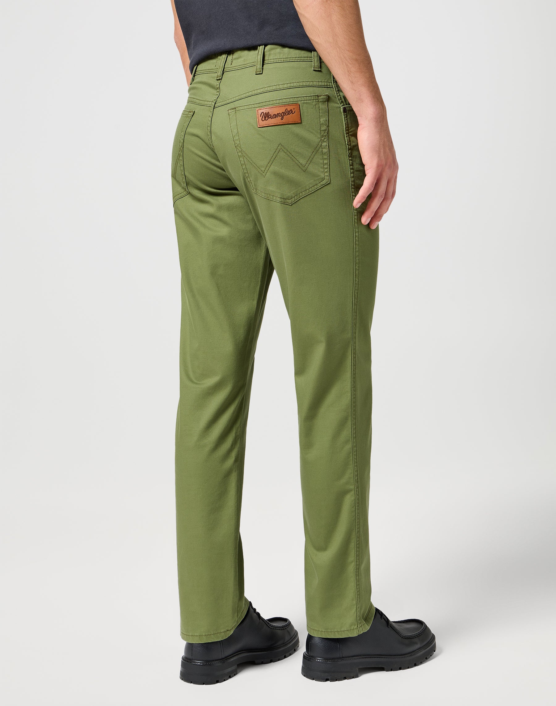 Pantaloni Texas in Dusty Olive Wrangler   