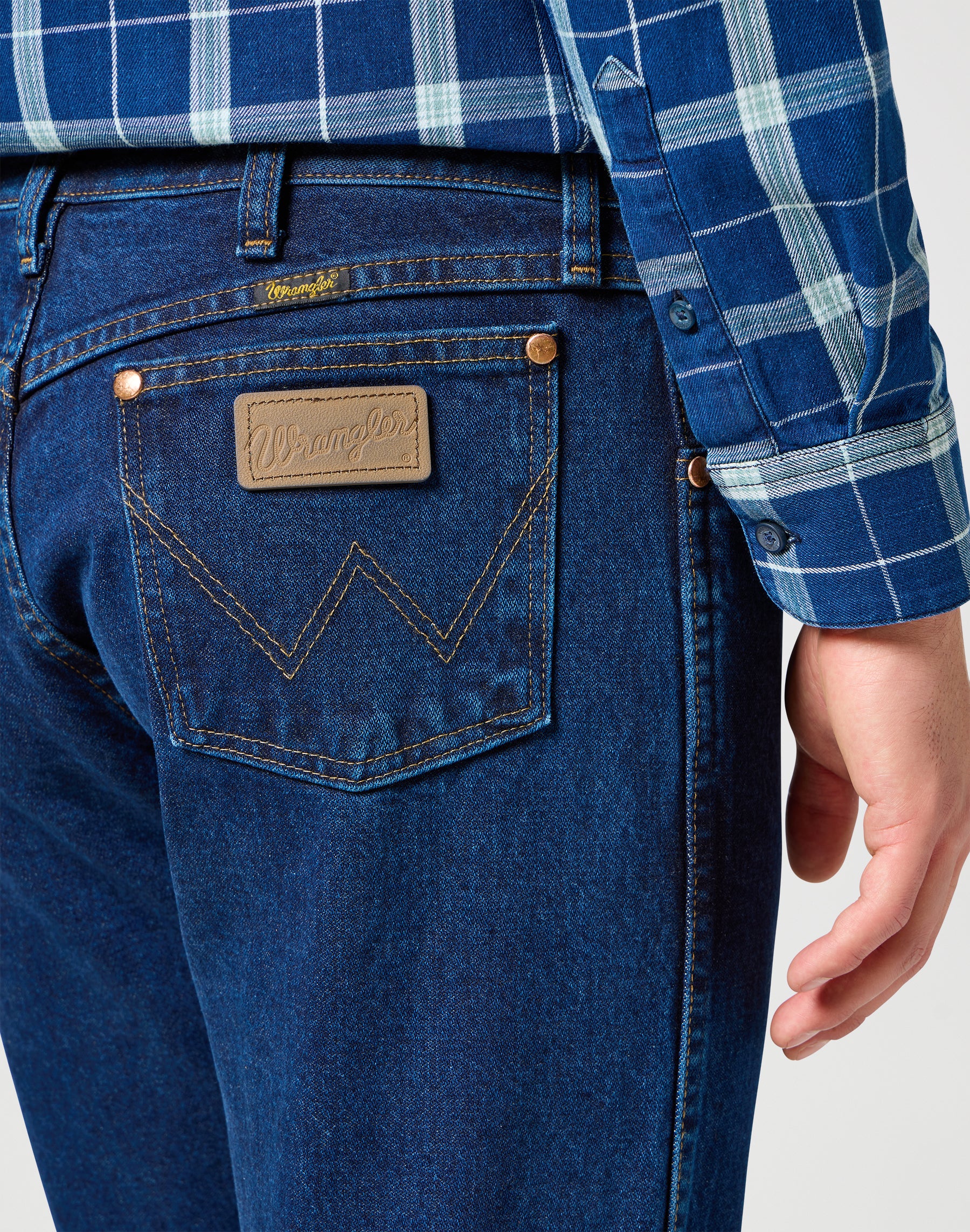 13MWZ in pietra scura Jeans Wrangler   