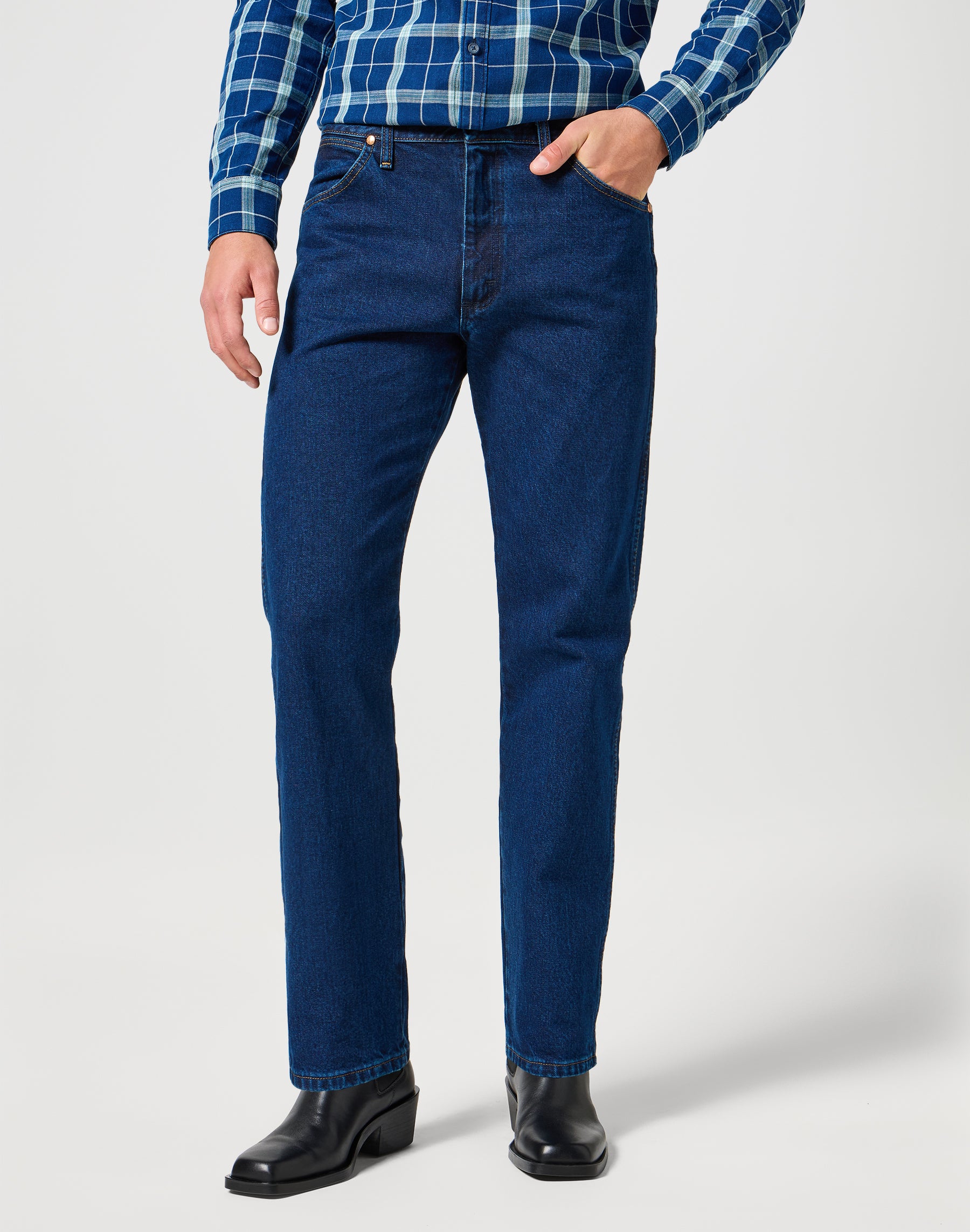 13MWZ in pietra scura Jeans Wrangler   