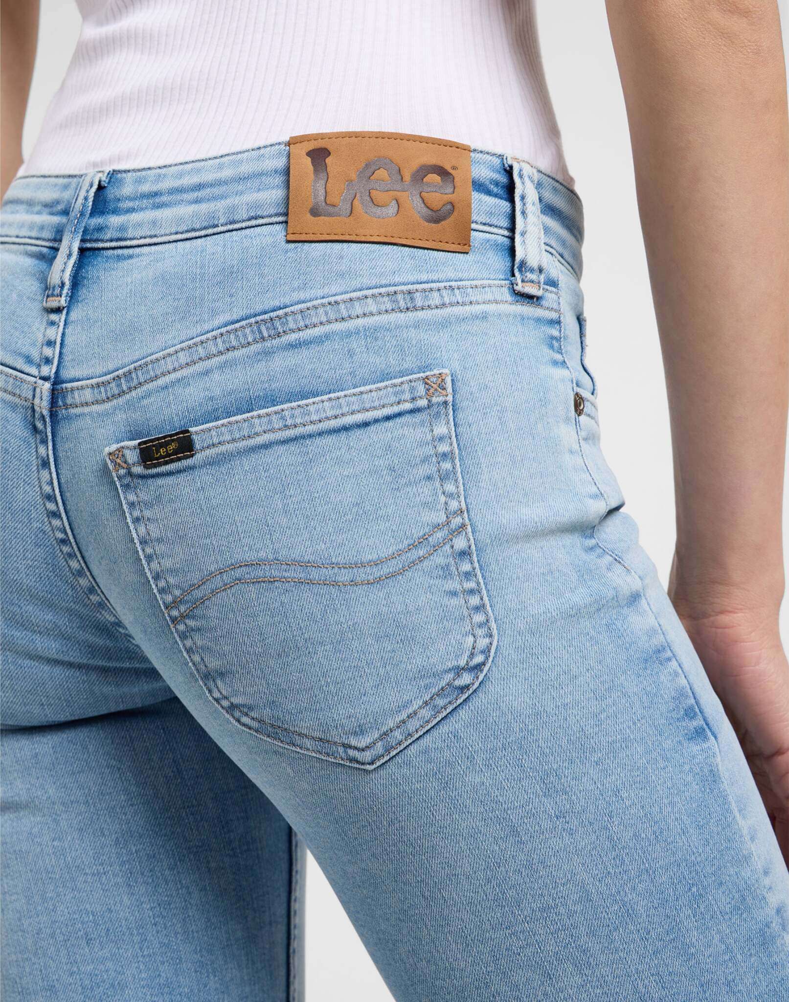 Jessica in jeans chiari Lee