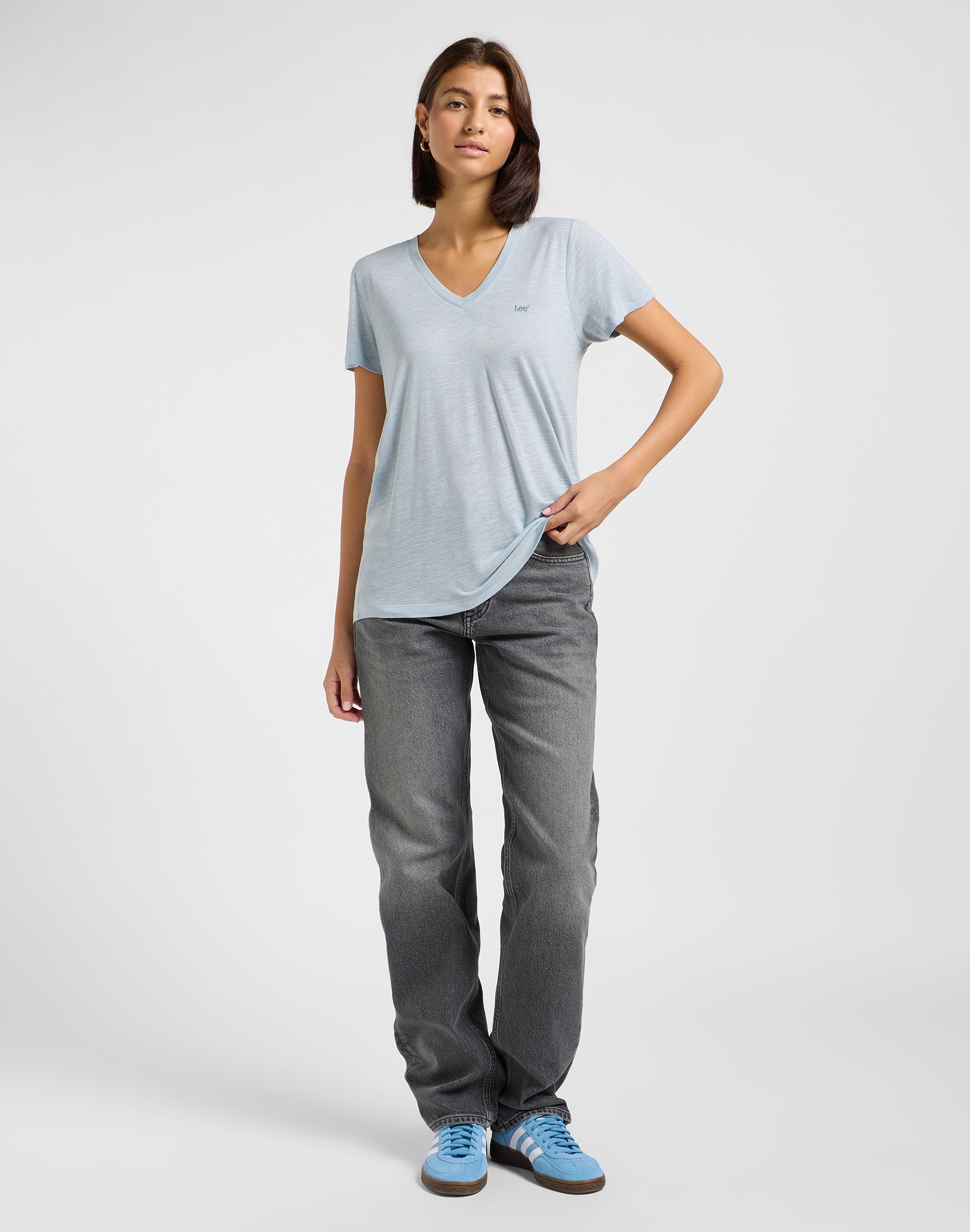 T-shirt con scollo a V in grigio cemento Lee