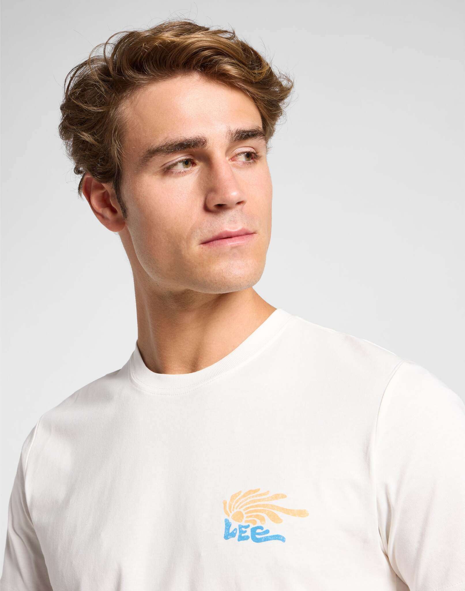 T-shirt media con logo in ecru T-Shirt Lee