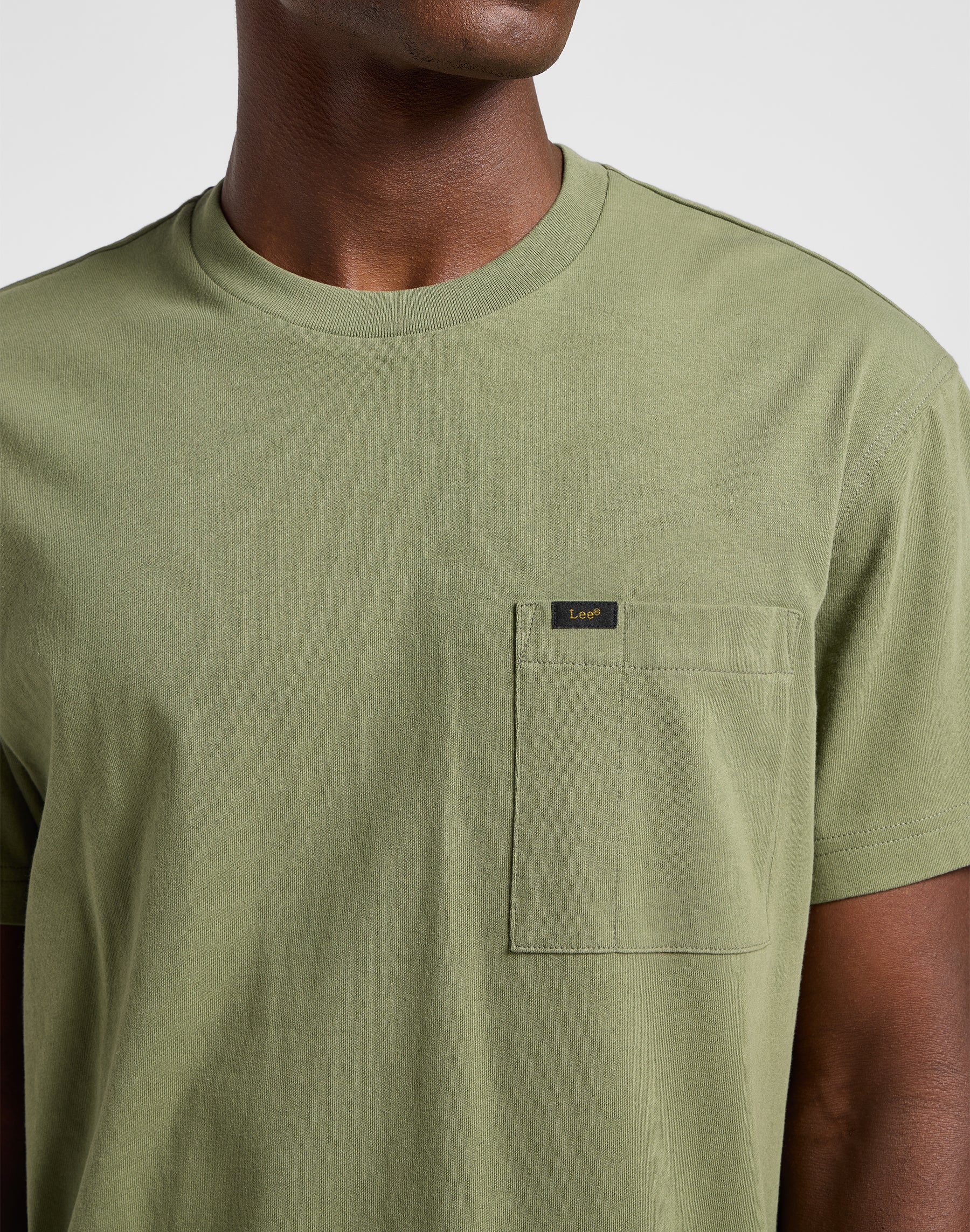 T-shirt con tasca rilassata in verde mercantile Lee