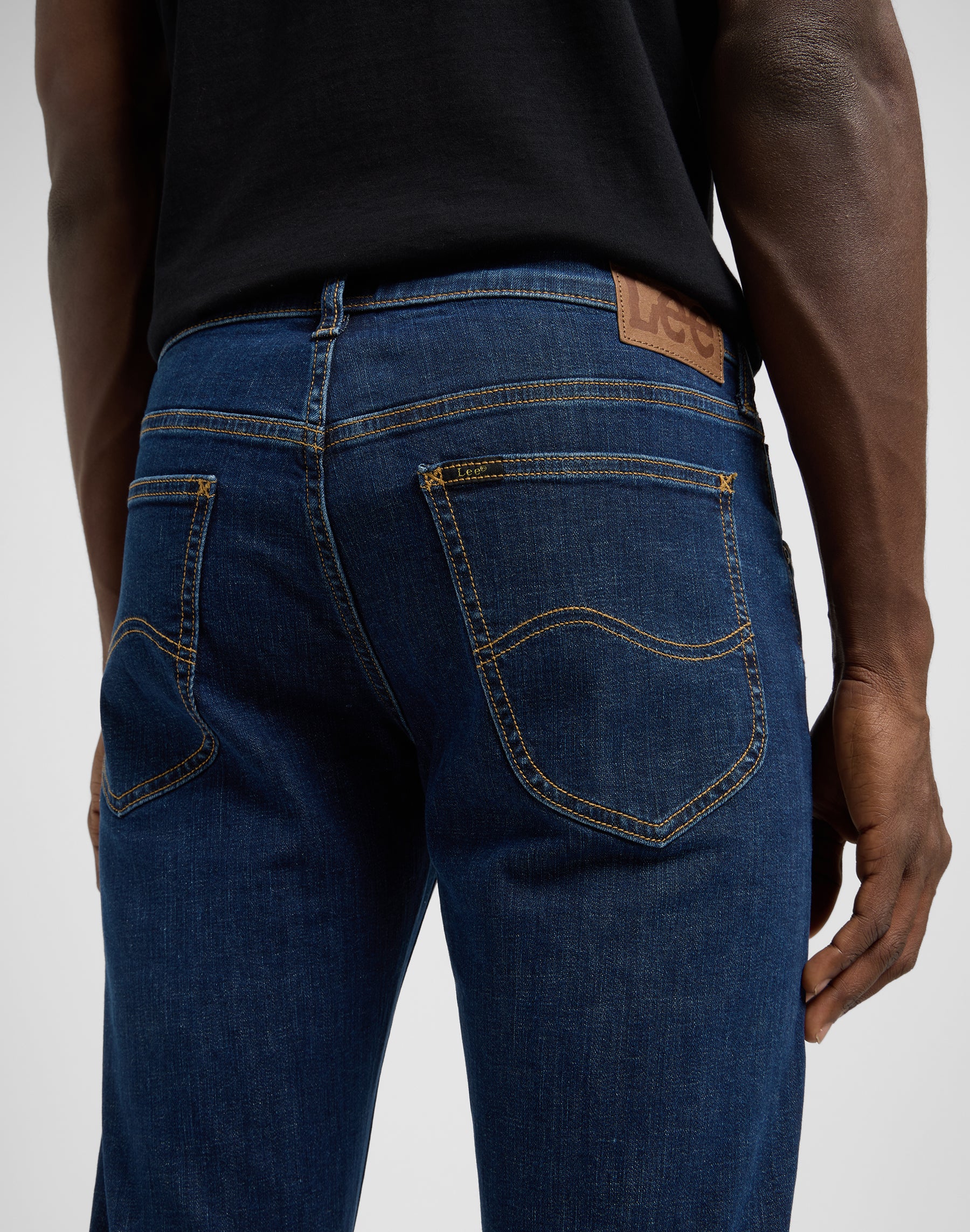 Daren Zip Fly in Jeans Oceano Scuro Lee