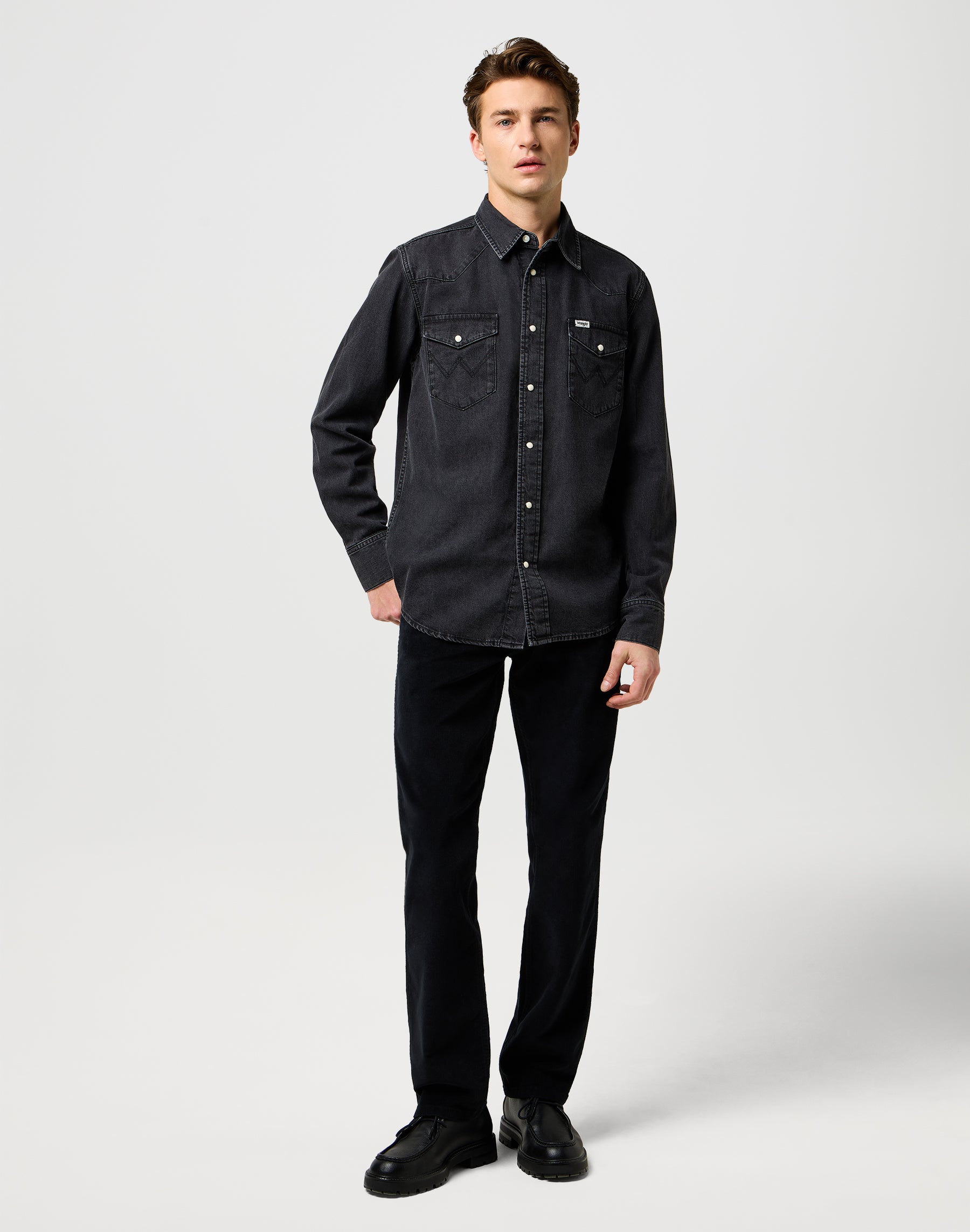 Greensboro in pantaloni neri Wrangler