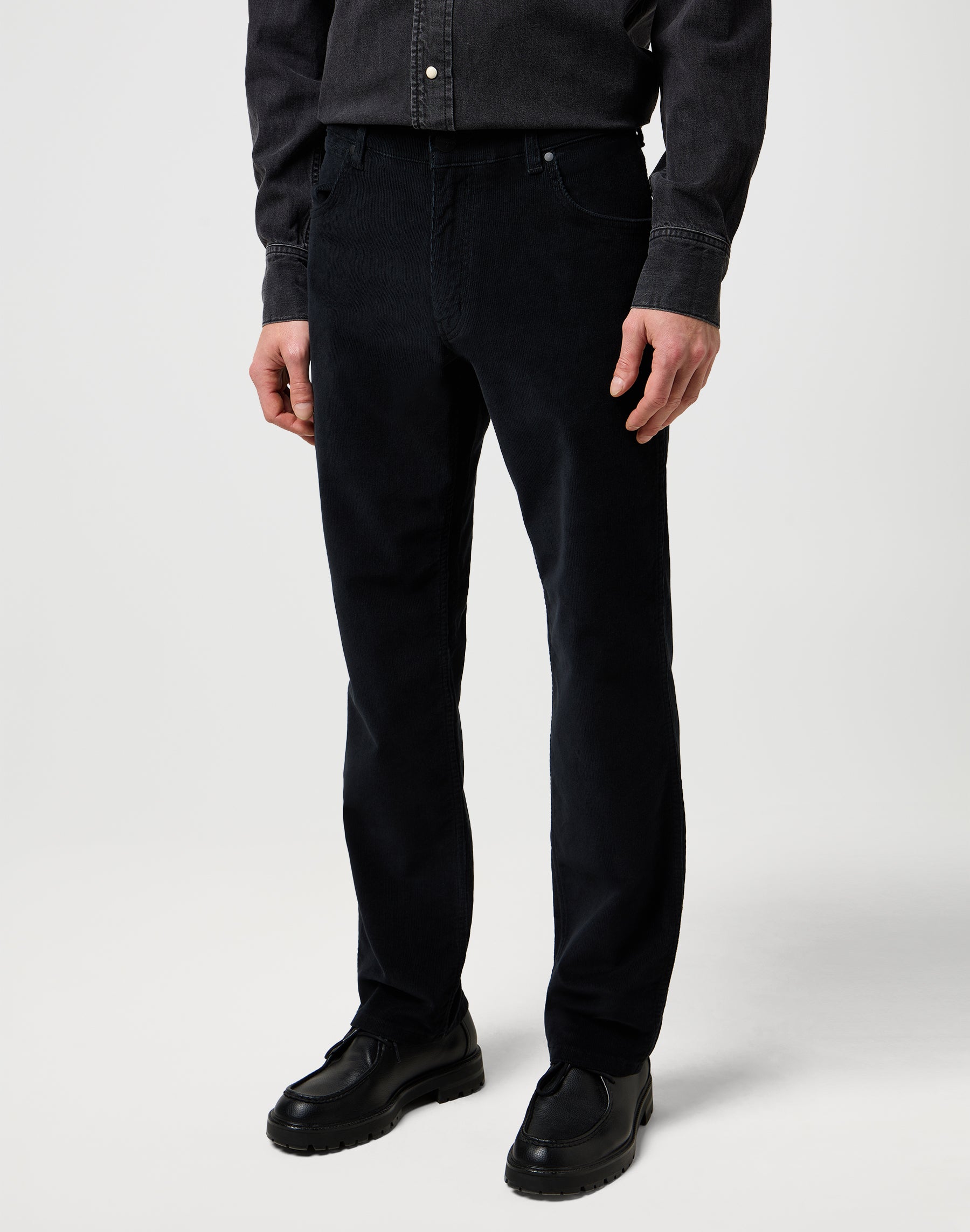 Greensboro in pantaloni neri Wrangler