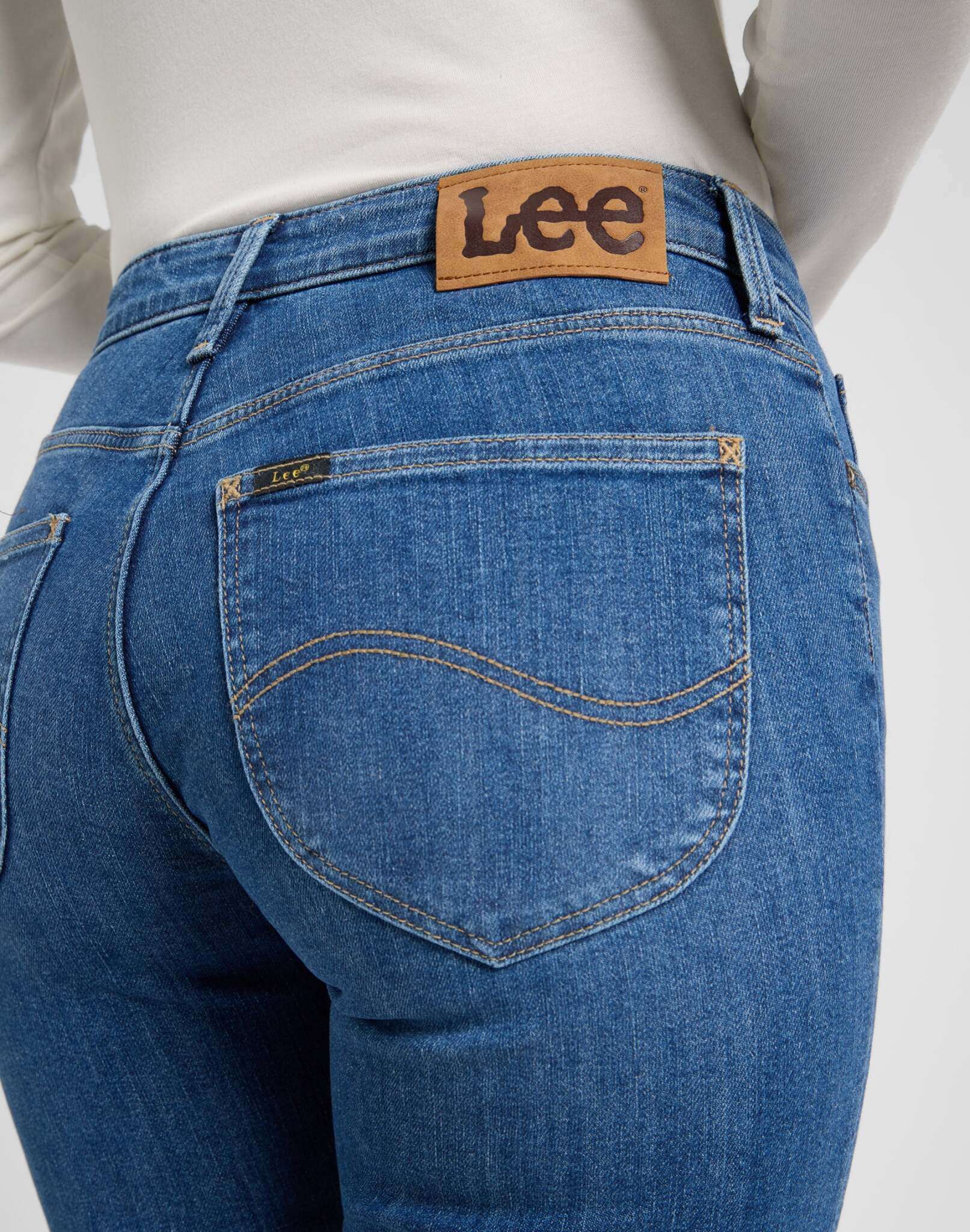 Elly in Hidden Lagoon Jeans Lee
