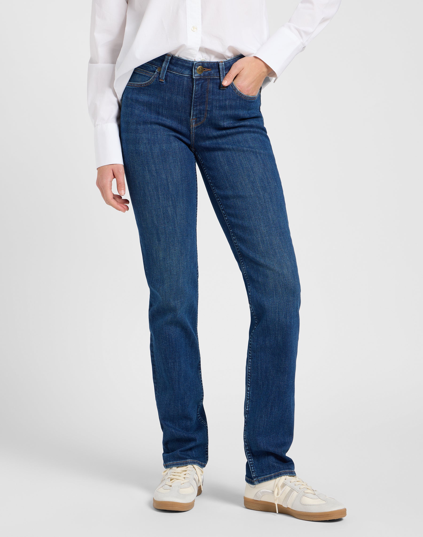 Marion in Jeans Sea Voyage Lee