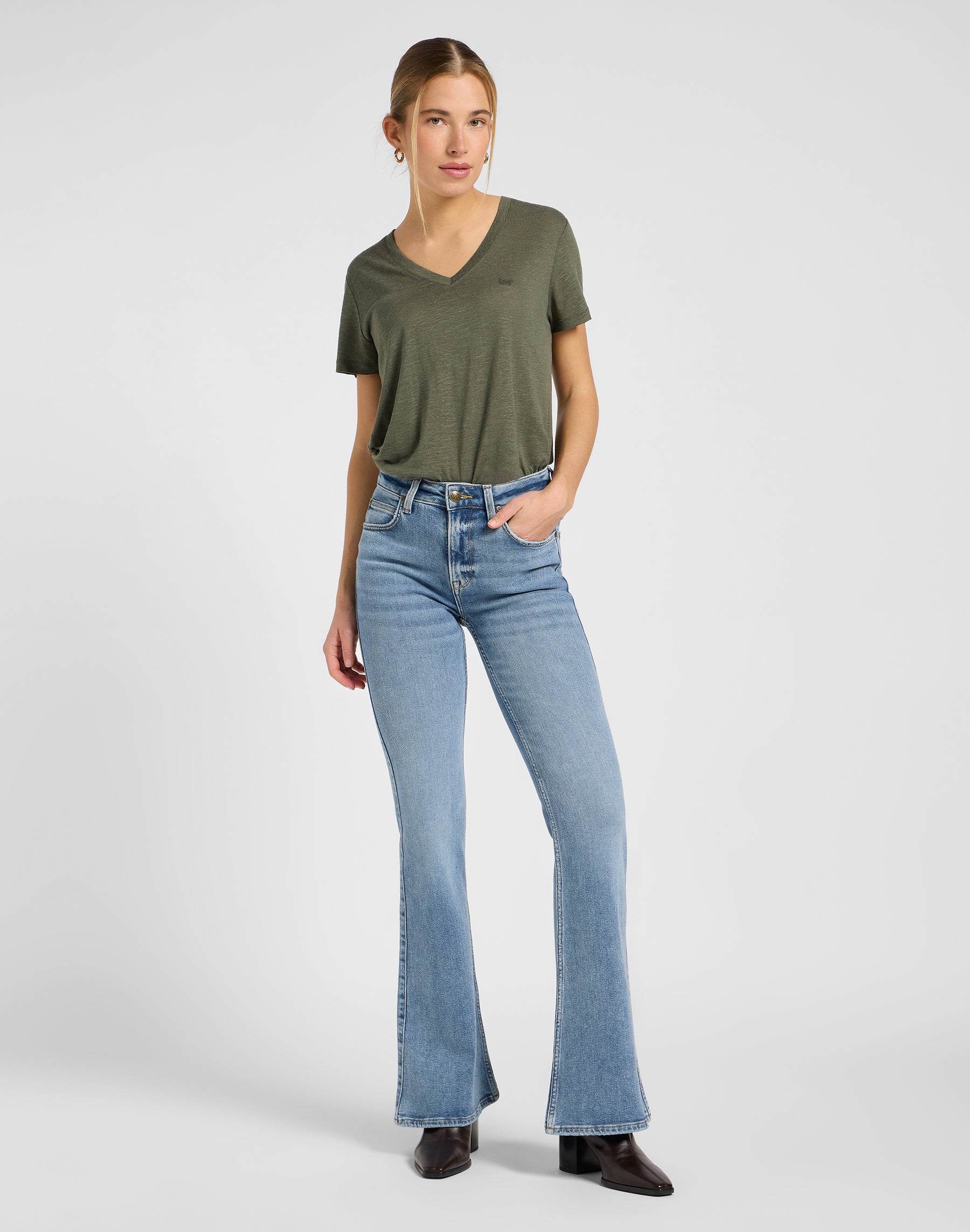 T-shirt con scollo a V in Oak Moss T-Shirts Lee