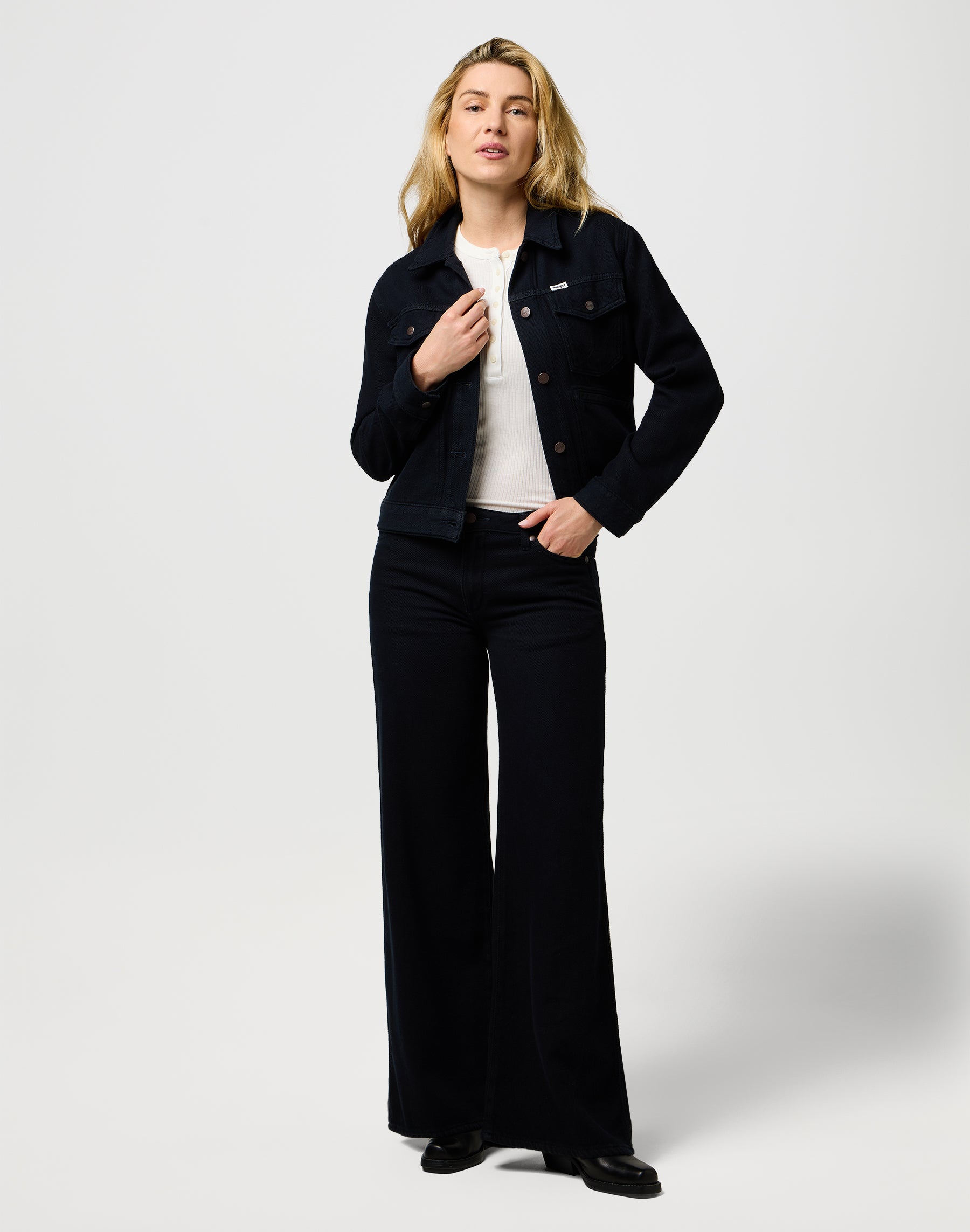 In tutto il mondo in Cobalt Crush Jeans Wrangler