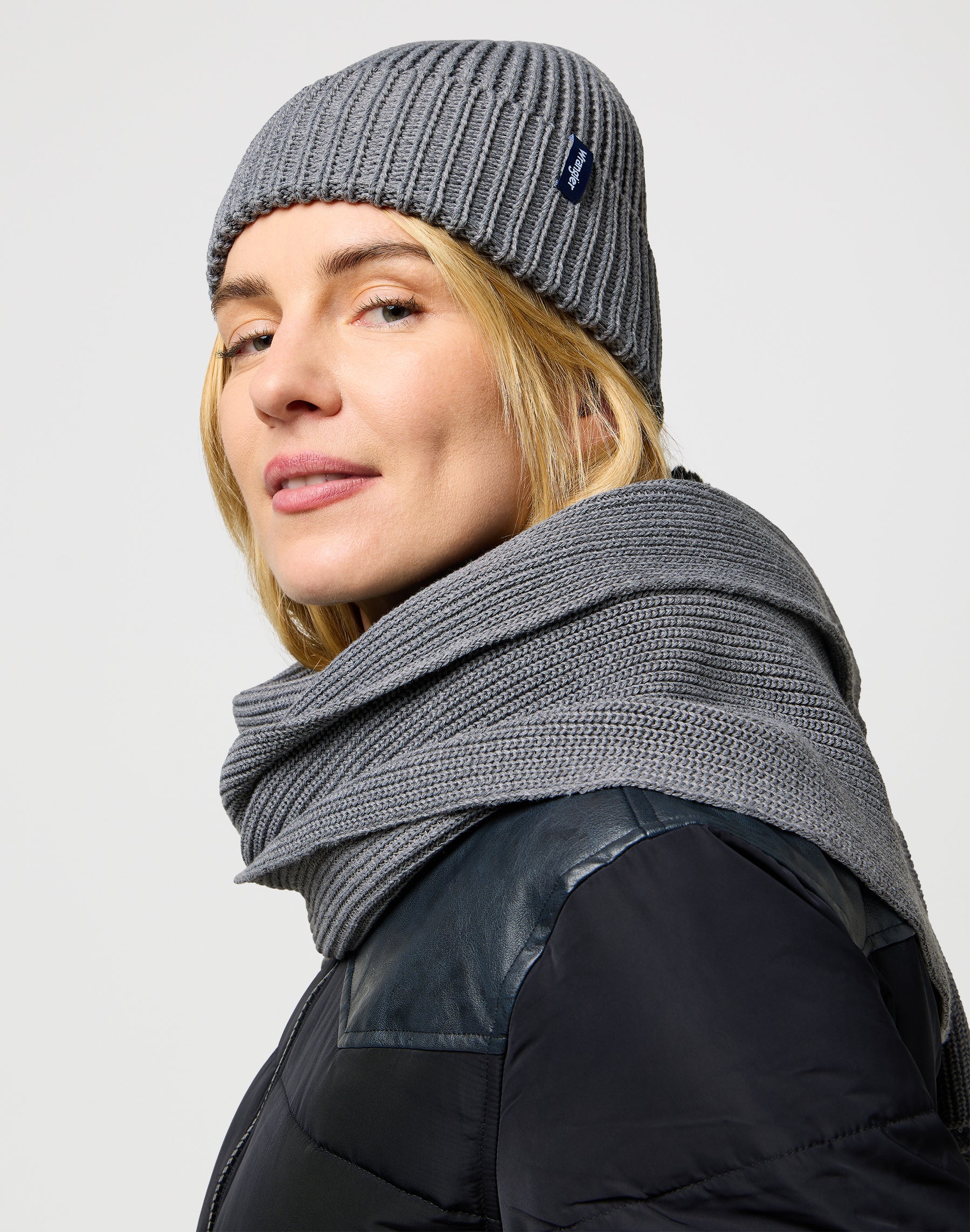 Set di sciarpe e berretti in grigio medio Mel Sciarpe Wrangler