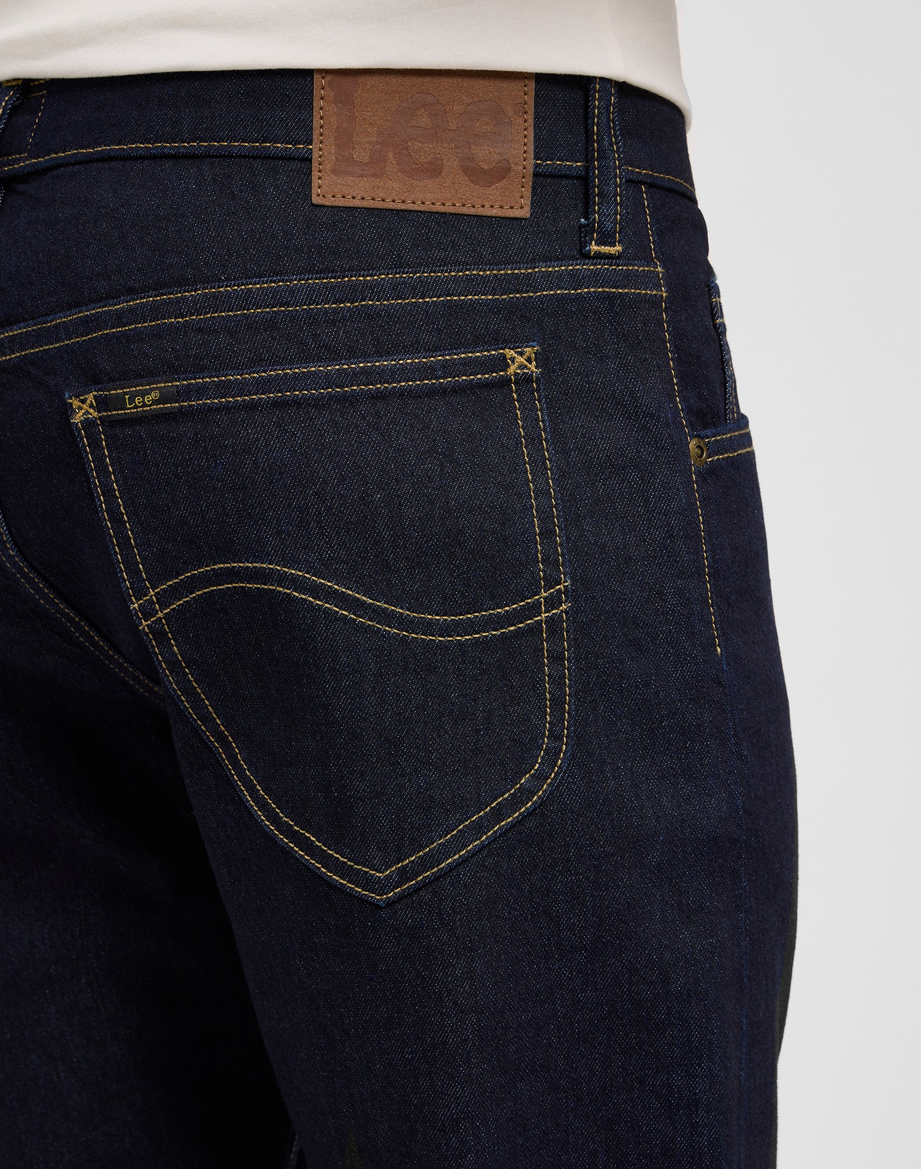 Rider in Jeans Raine Rinse Lee