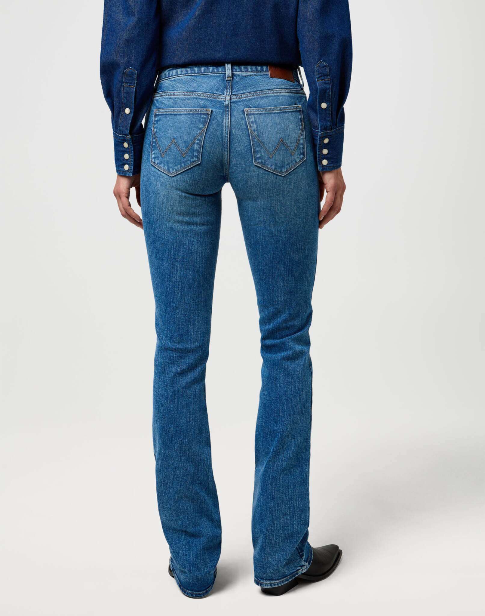 Jeans Bootcut con lavaggio rustico Wrangler