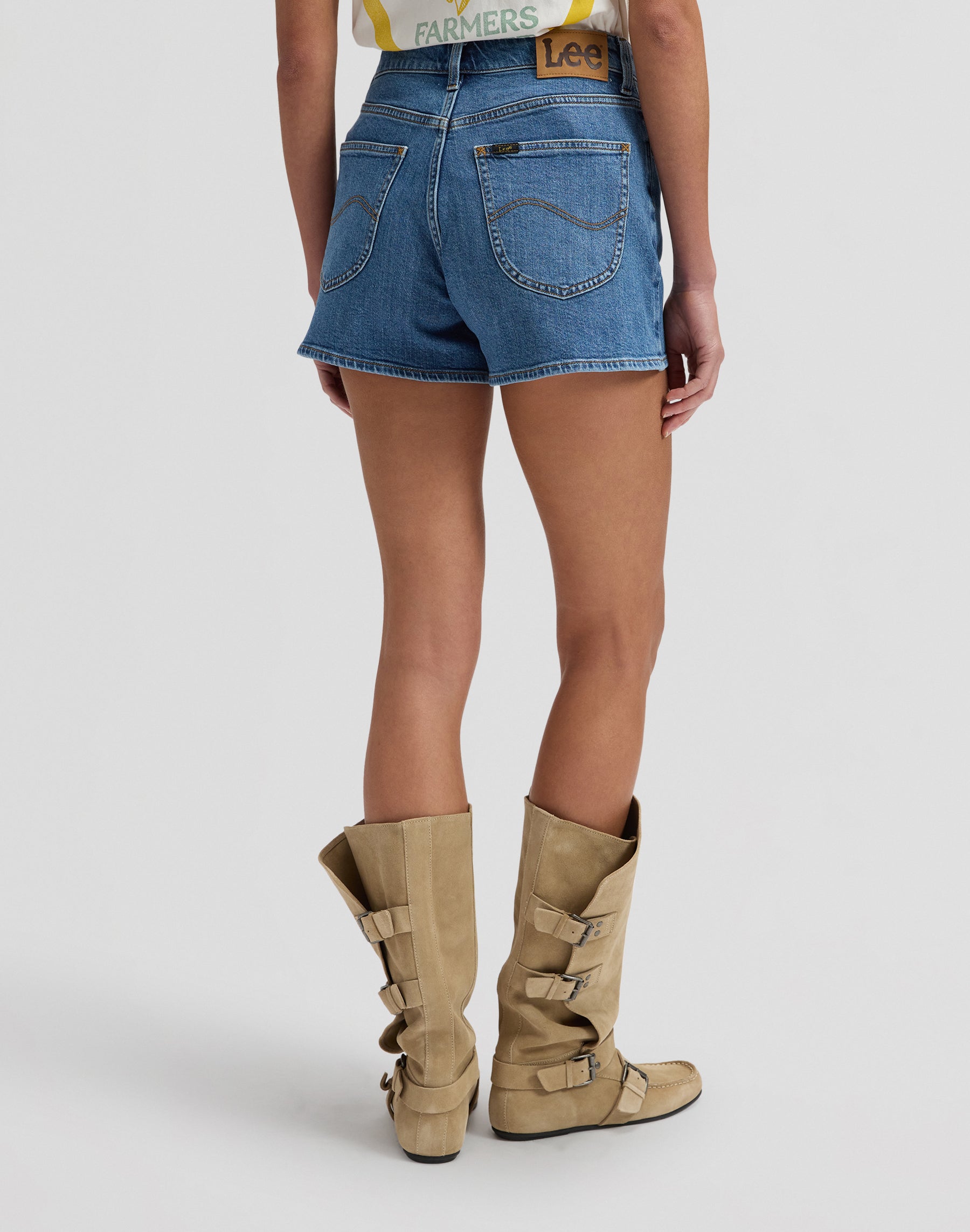 Carol Short in shorts di jeans Lee