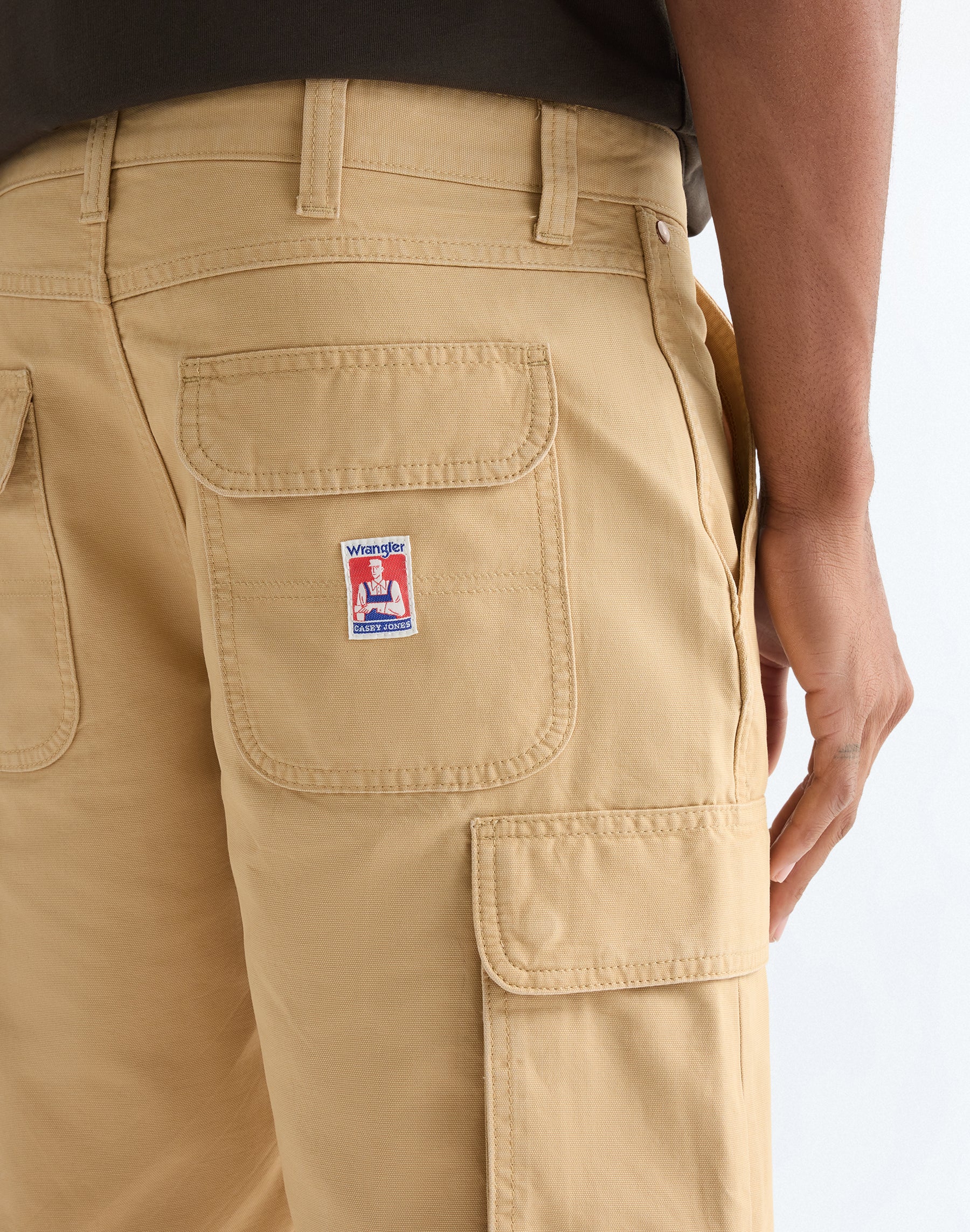 Pantaloncini cargo in Golden Wheat Shorts Wrangler