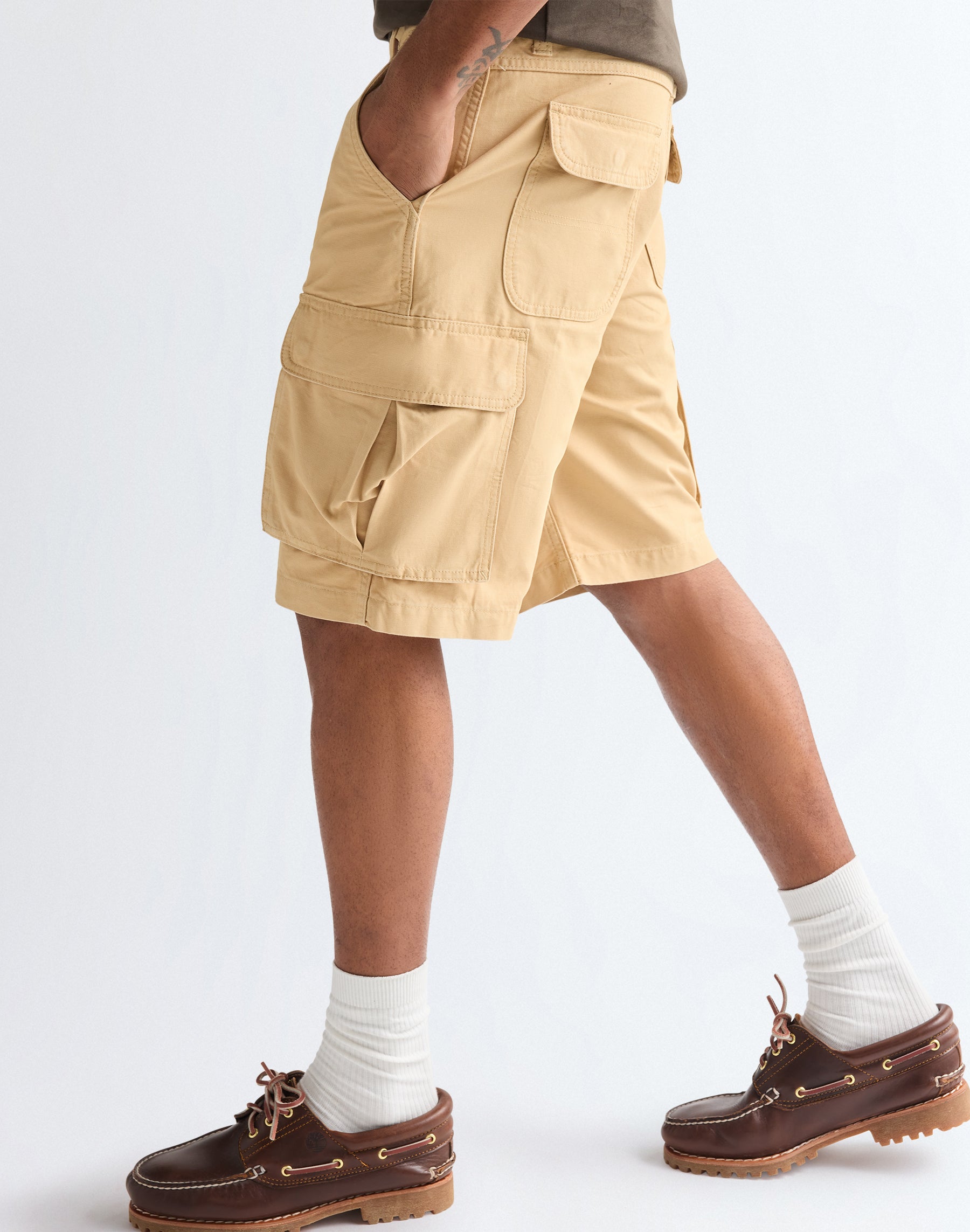 Pantaloncini cargo in Golden Wheat Shorts Wrangler