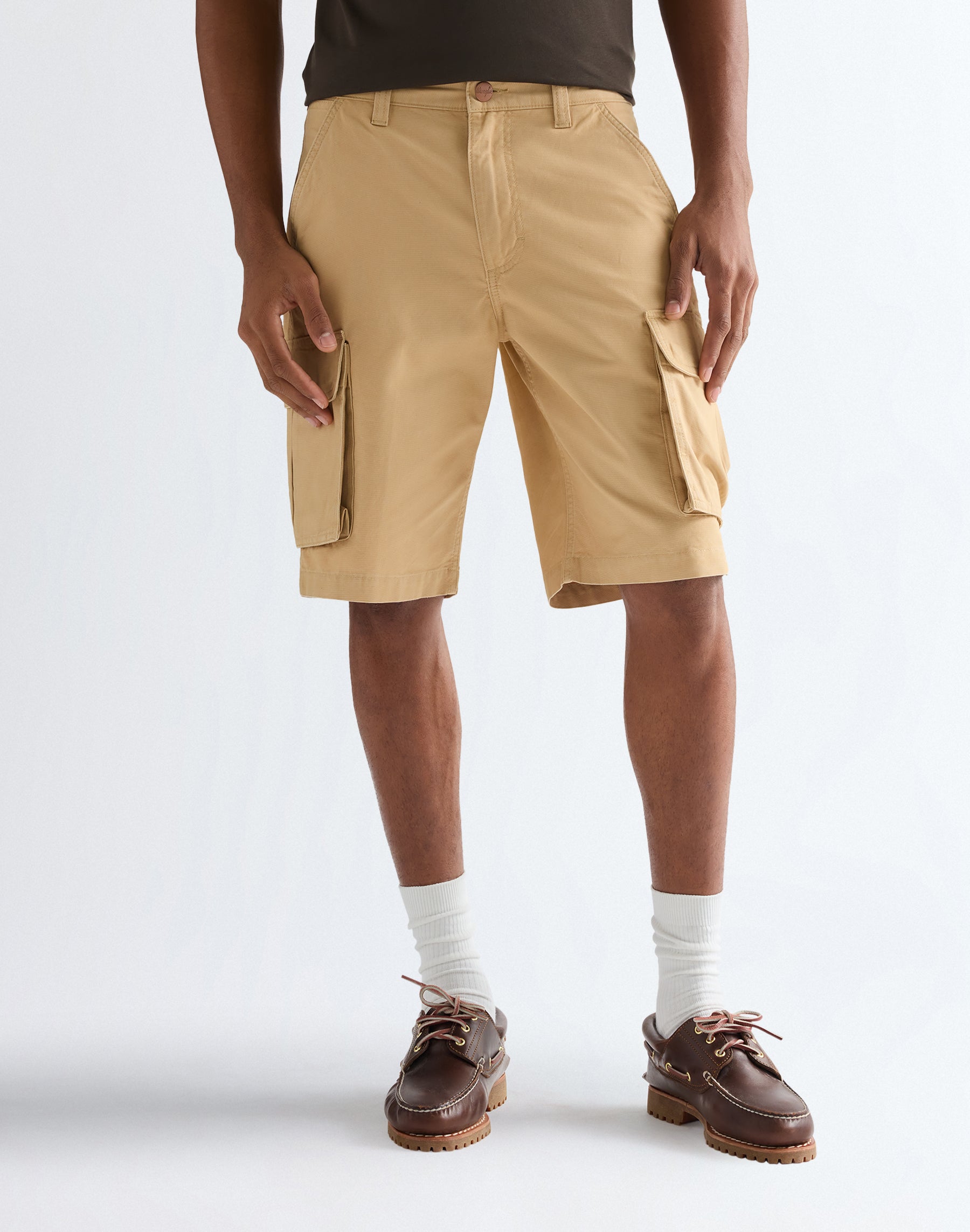 Pantaloncini cargo in Golden Wheat Shorts Wrangler