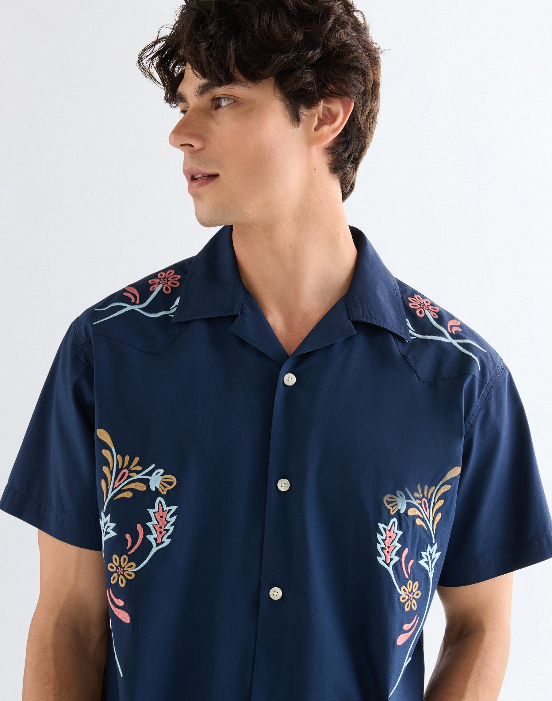 Camicia a maniche corte W Resort in blu navy con motivi floreali Camicie Wrangler
