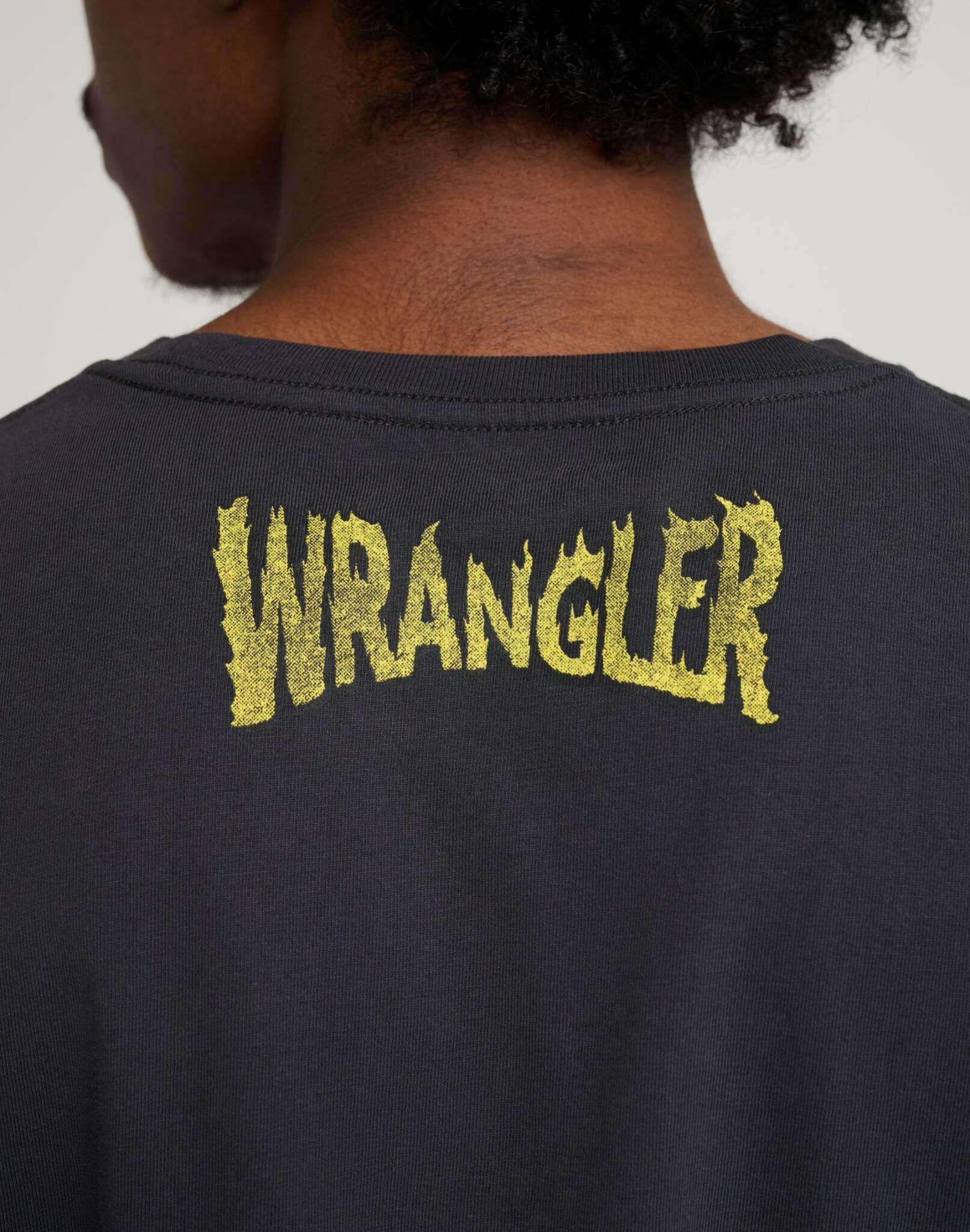 Maglietta Stranger Things in nero lavato Magliette Wrangler