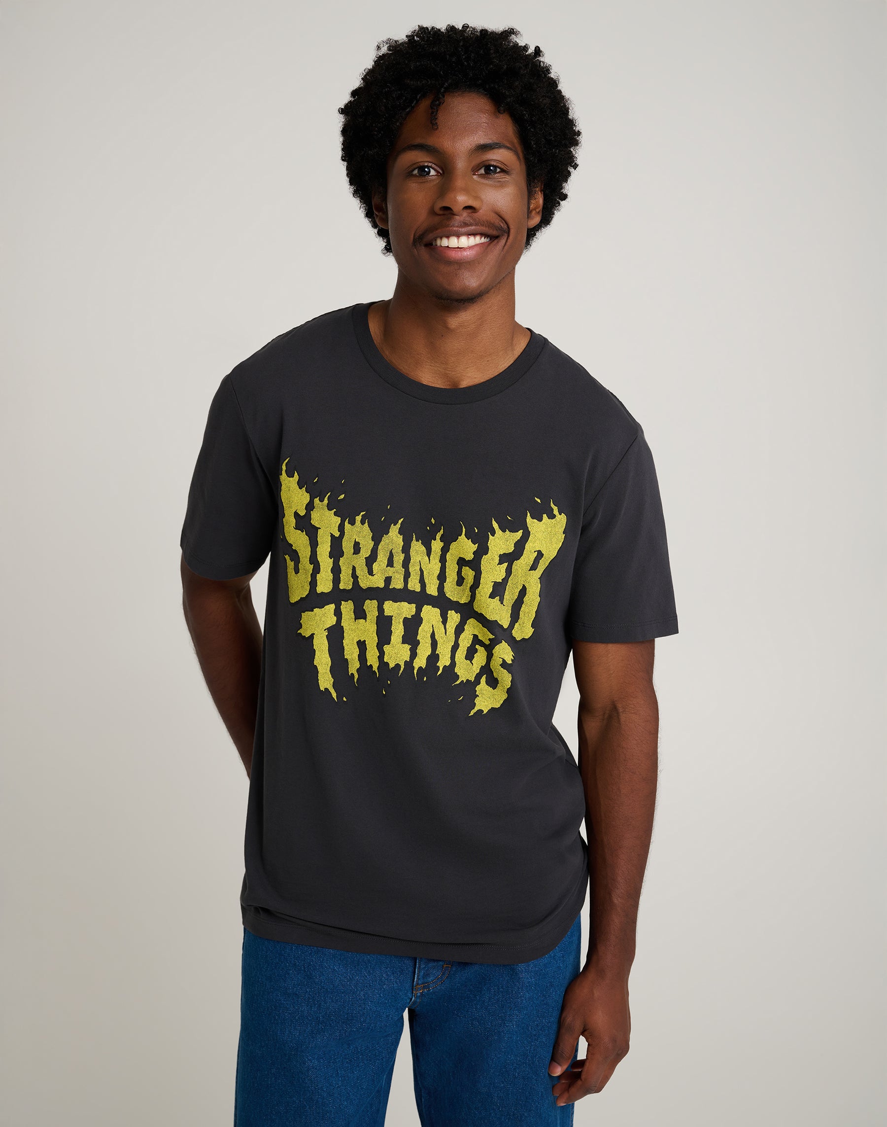 Maglietta Stranger Things in nero lavato Magliette Wrangler