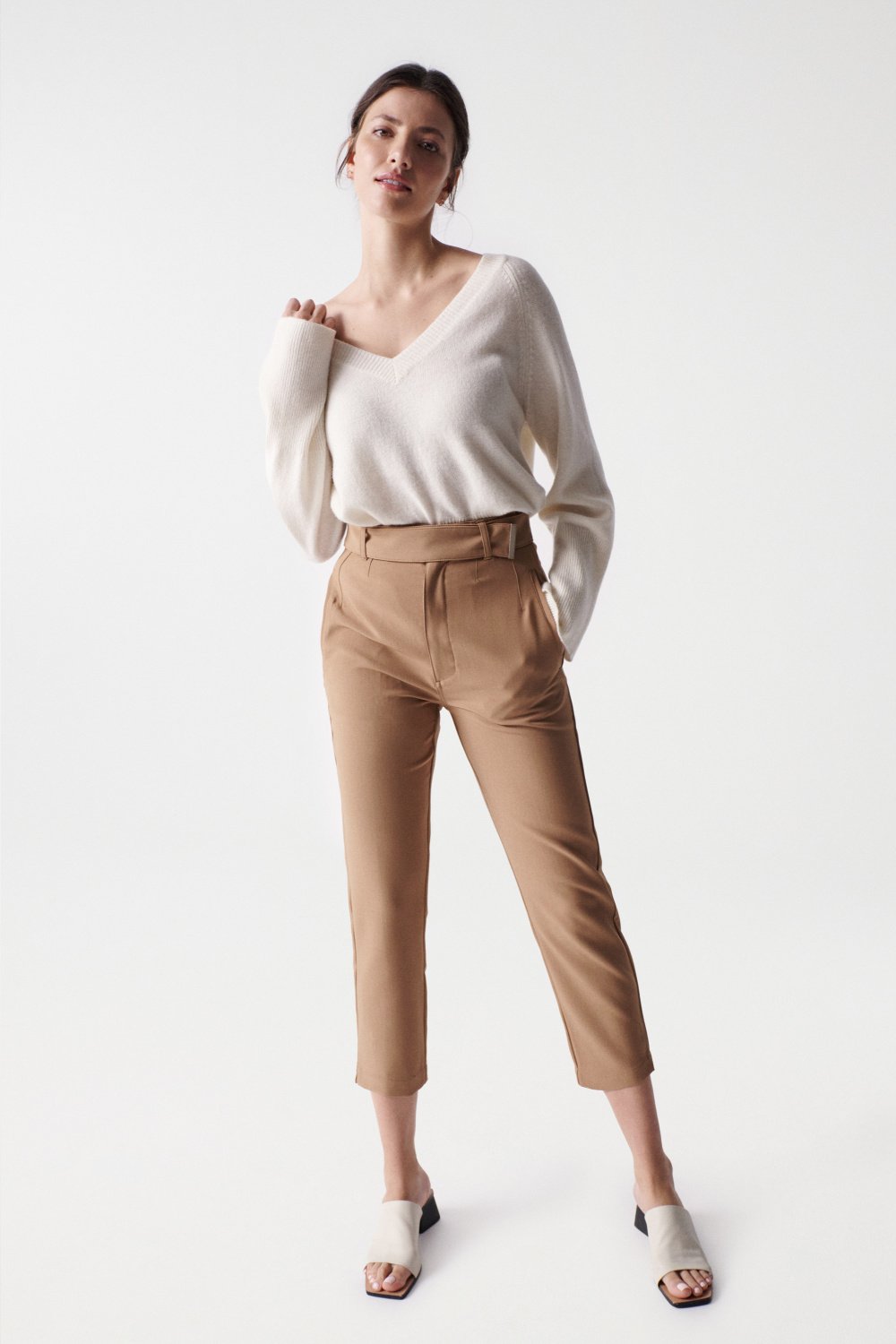 Pantaloni Chino Cropped Slim a vita alta in beige chiaro Salsa Jeans   