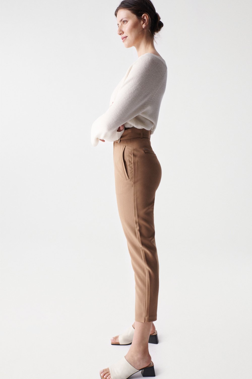 Pantaloni Chino Cropped Slim a vita alta in beige chiaro Salsa Jeans   