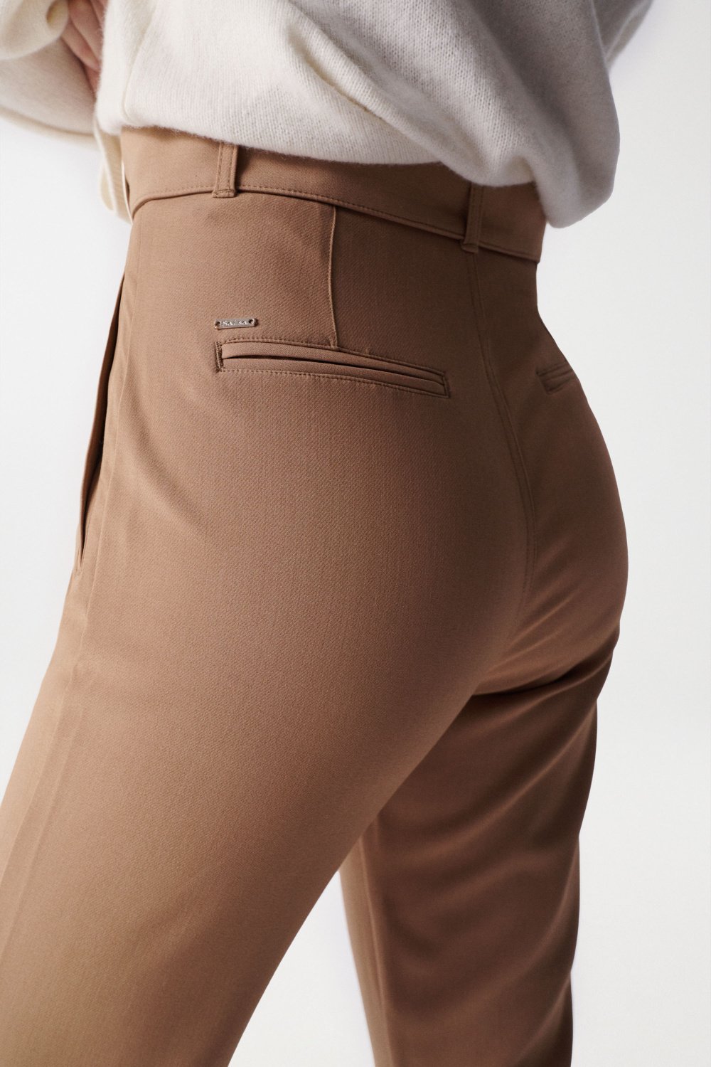 Pantaloni Chino Cropped Slim a vita alta in beige chiaro Salsa Jeans   