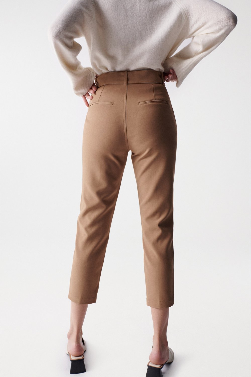 Pantaloni Chino Cropped Slim a vita alta in beige chiaro Salsa Jeans   