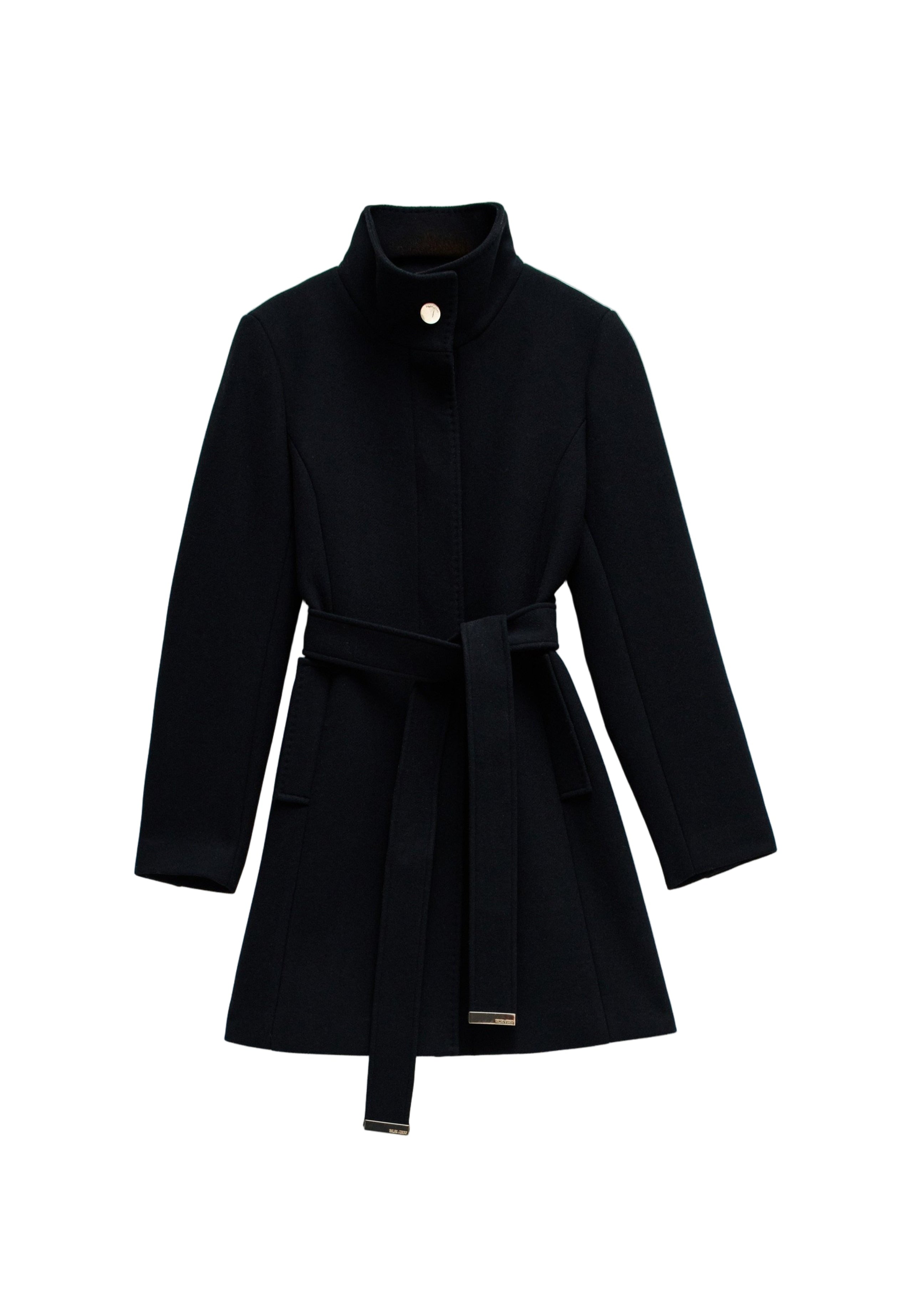 Il cappotto di lana rivisitato nelle giacche nere Salsa Jeans