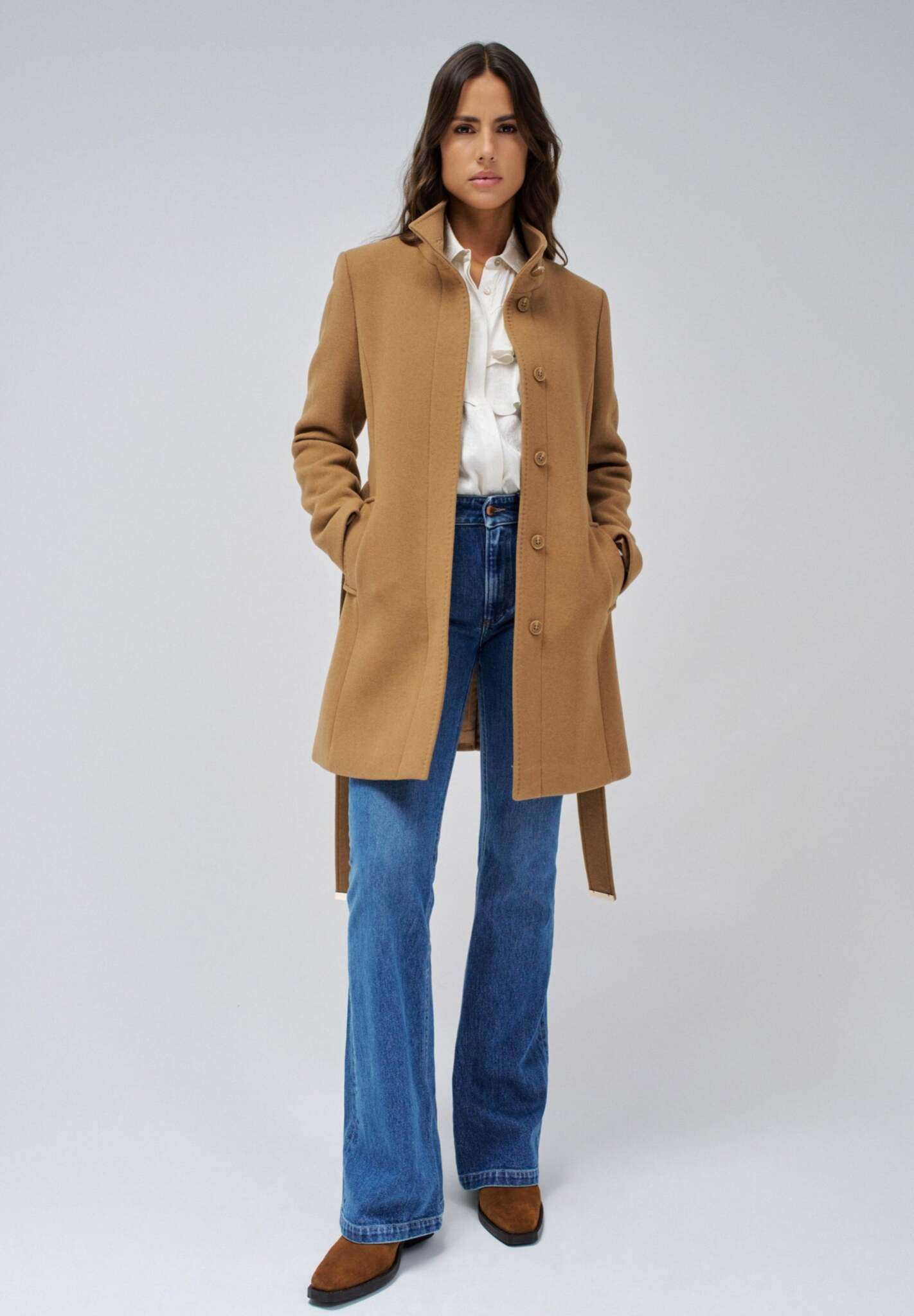 Il cappotto di lana rivisitato in giacca beige scuro Salsa Jeans