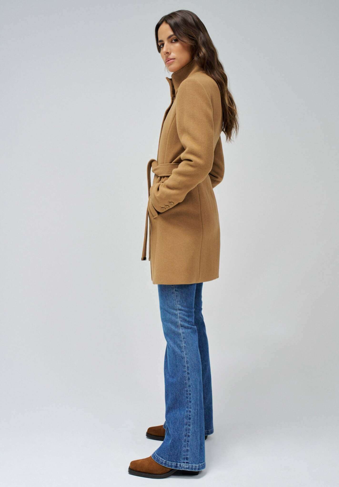 Il cappotto di lana rivisitato in giacca beige scuro Salsa Jeans