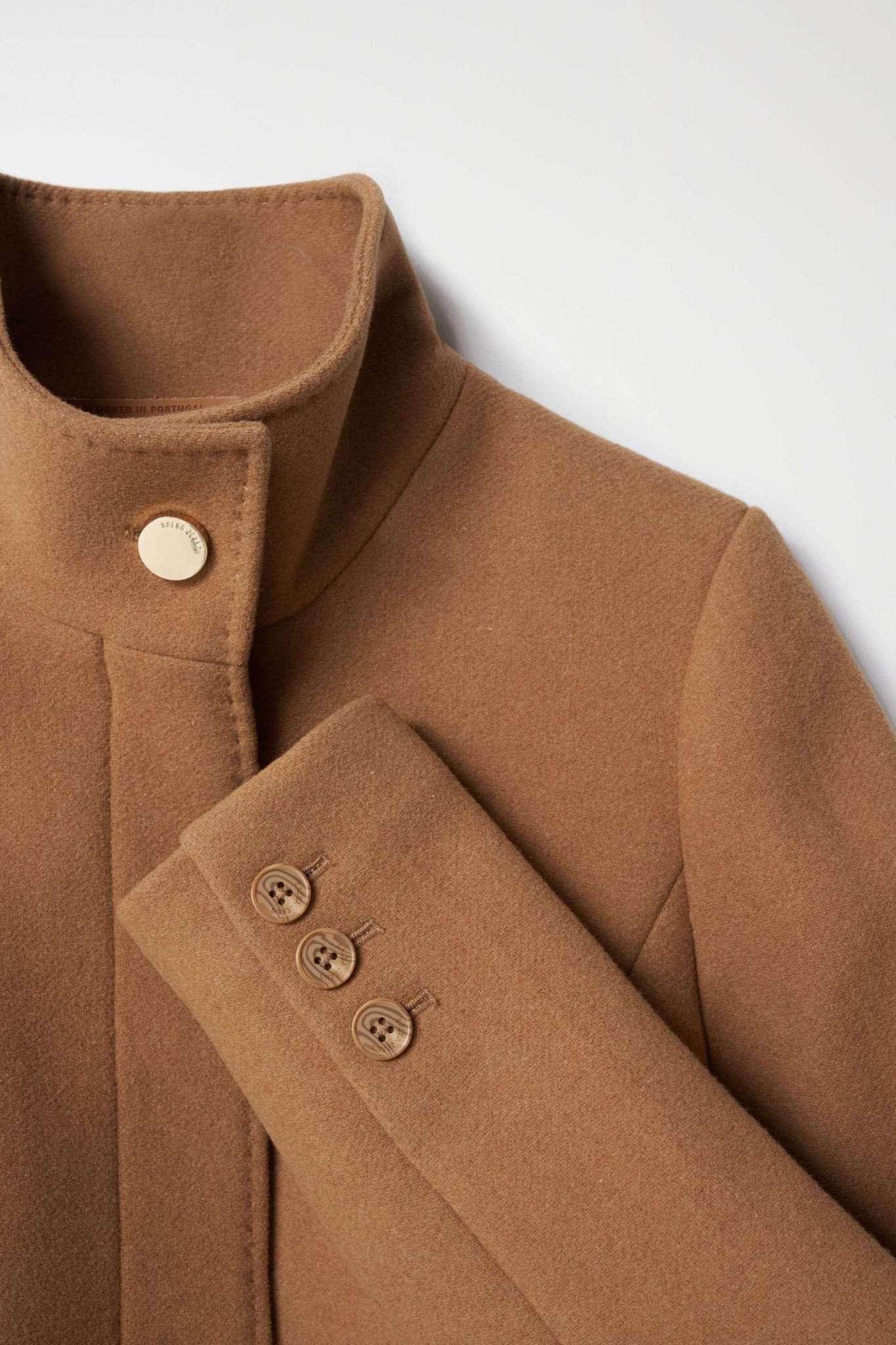 Il cappotto di lana rivisitato in giacca beige scuro Salsa Jeans   