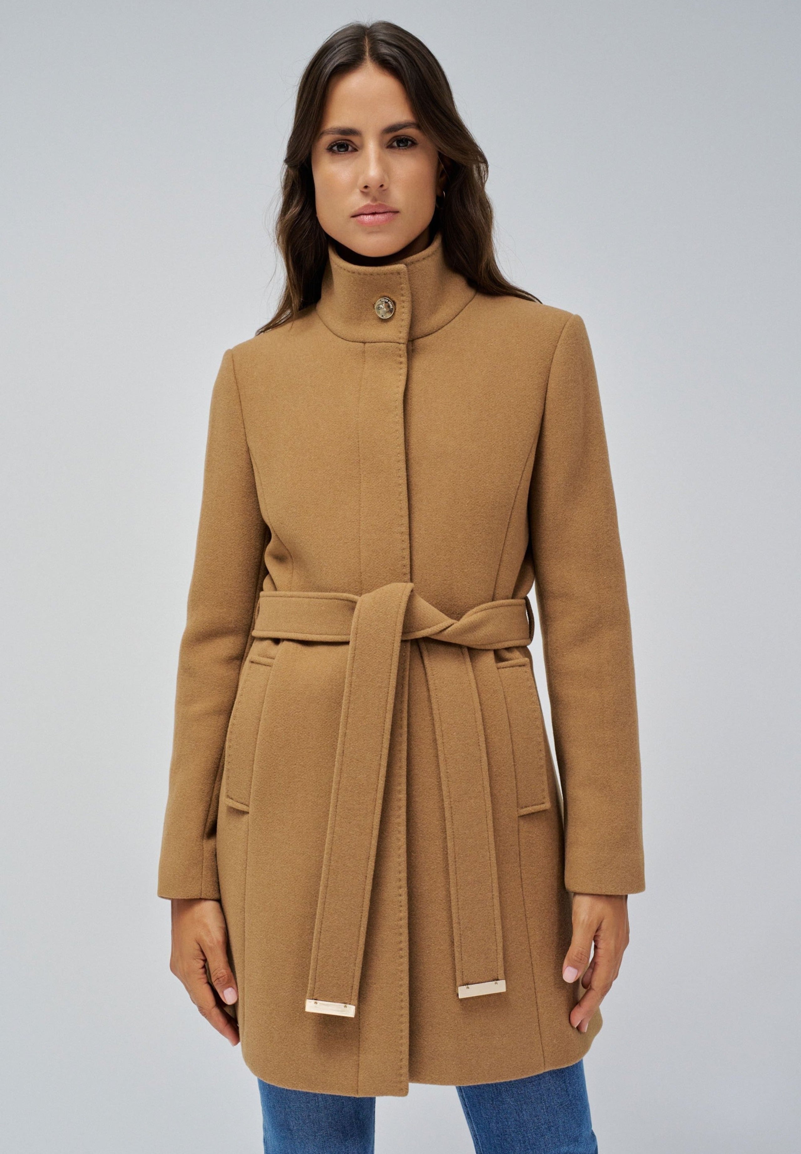 Il cappotto di lana rivisitato in giacca beige scuro Salsa Jeans