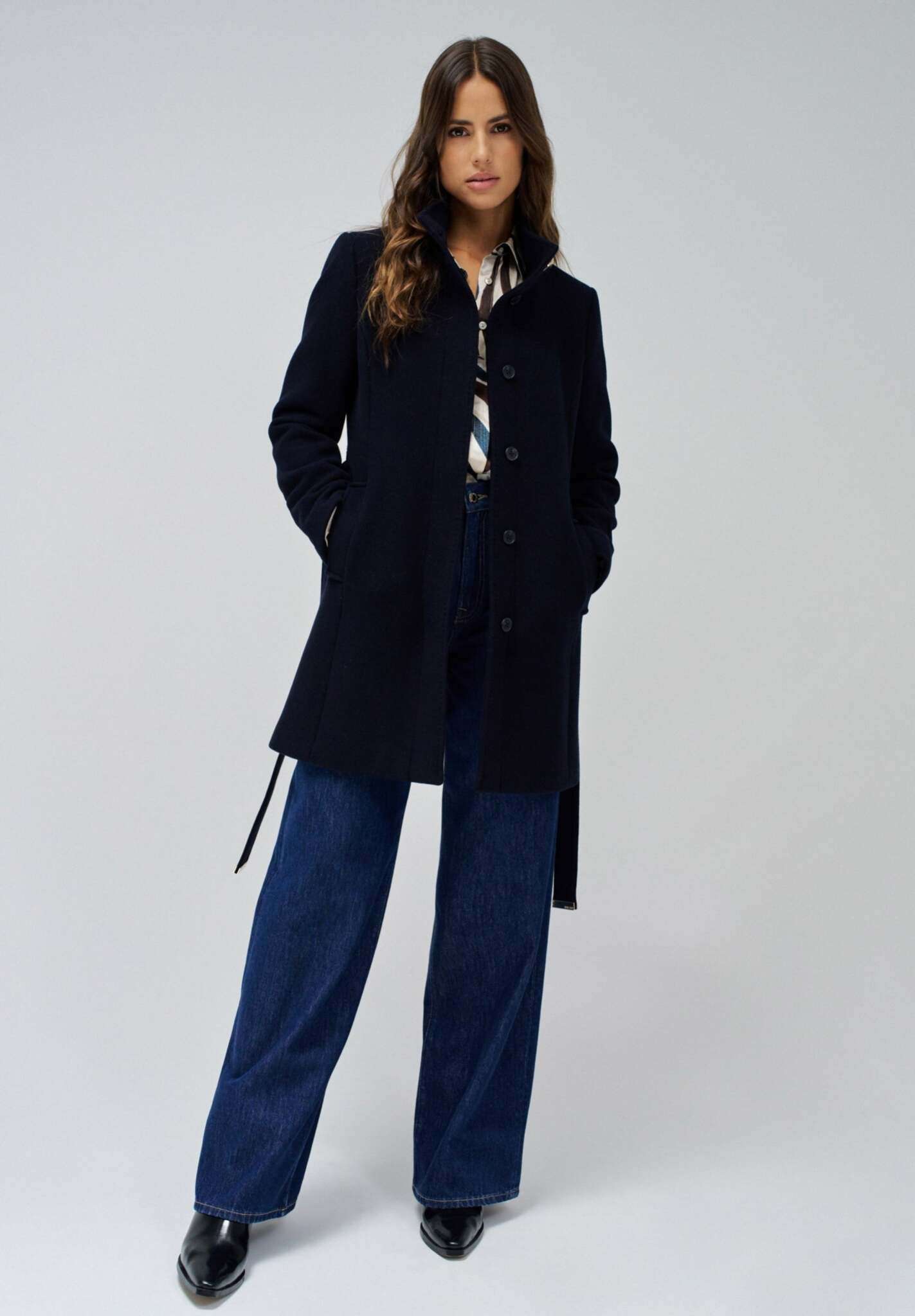 Il cappotto di lana rivisitato in giacche blu scuro Salsa Jeans