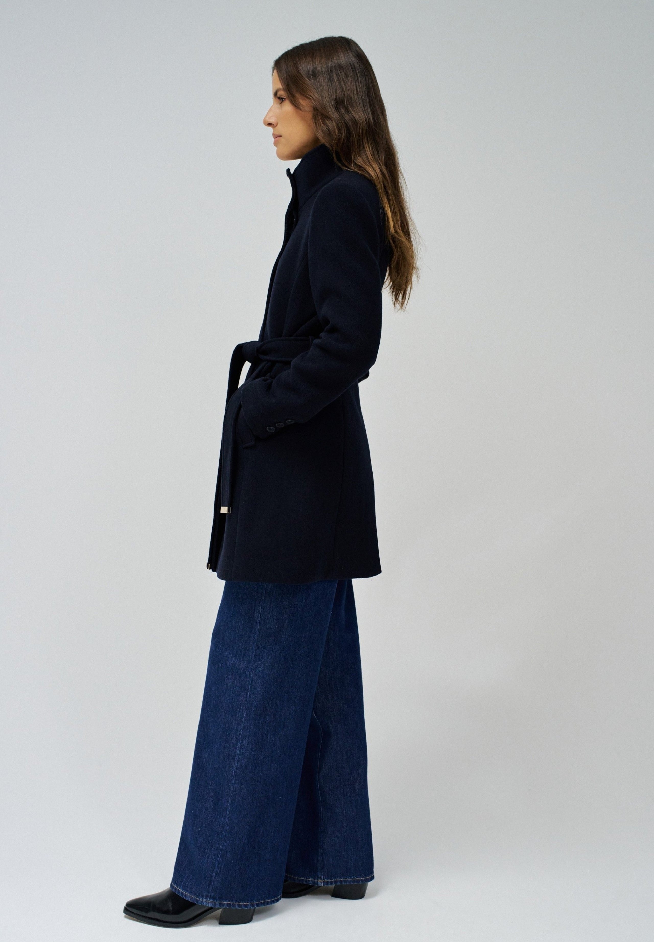 Il cappotto di lana rivisitato in giacche blu scuro Salsa Jeans