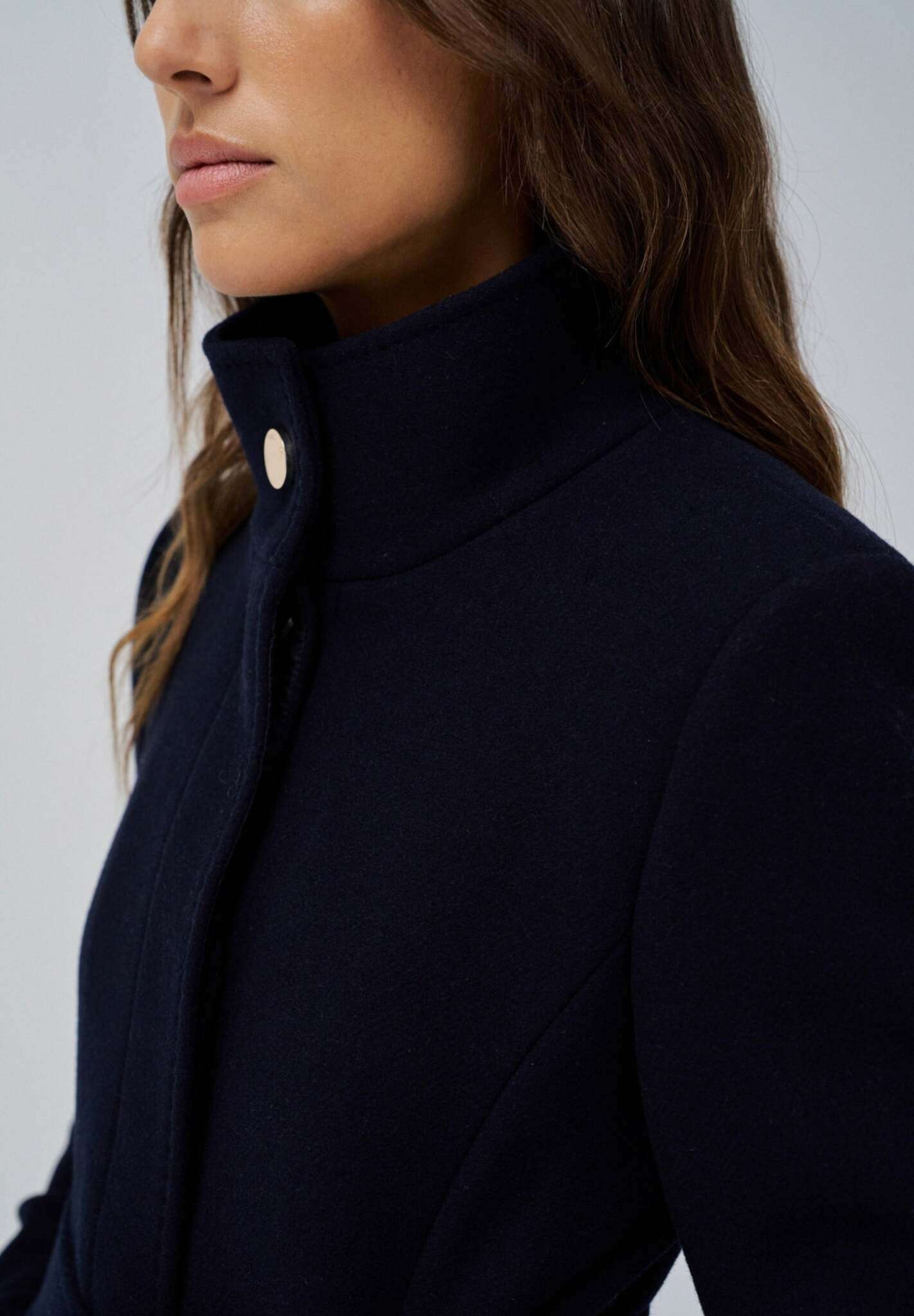 Il cappotto di lana rivisitato in giacche blu scuro Salsa Jeans