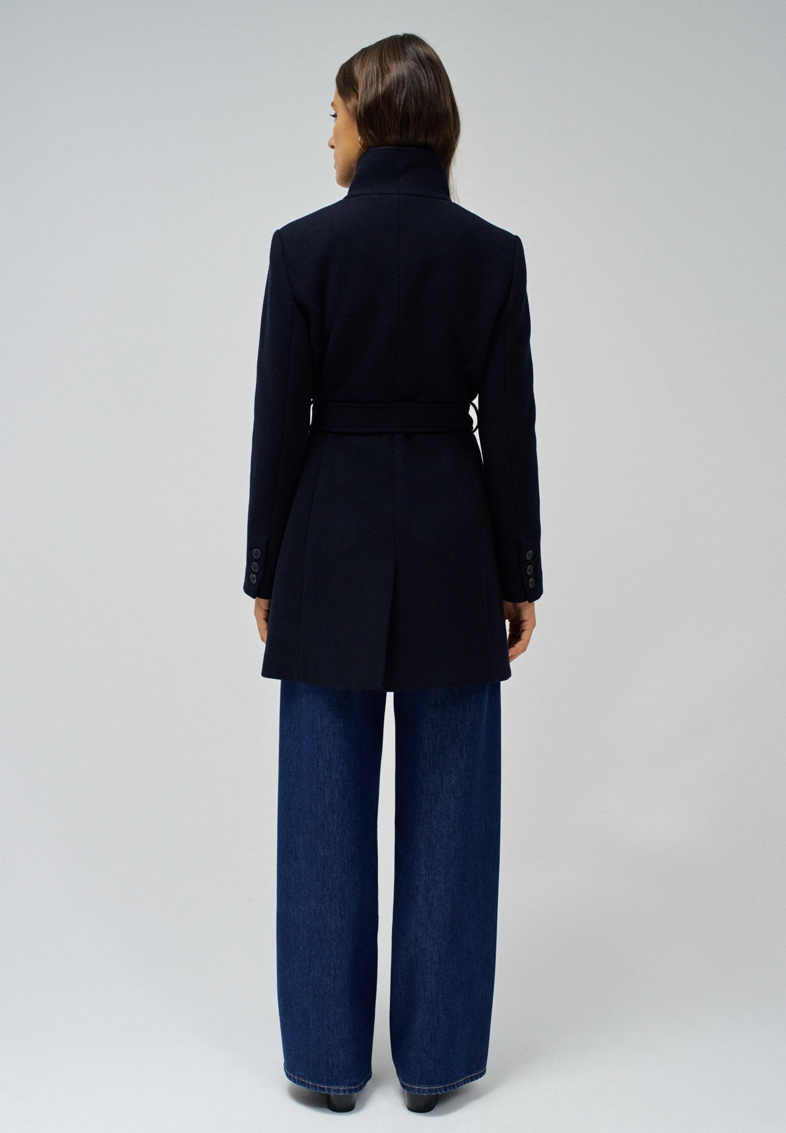 Il cappotto di lana rivisitato in giacche blu scuro Salsa Jeans