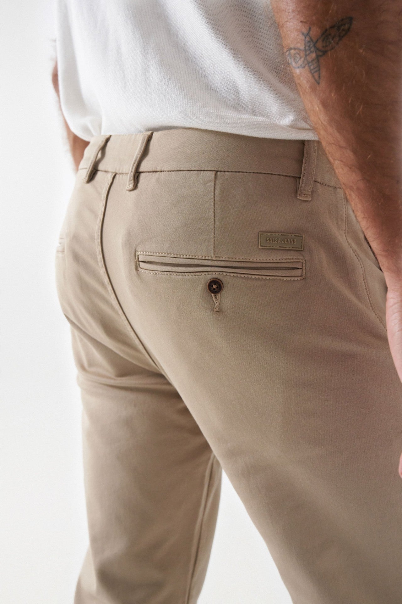 Pantaloni Chino Joggers S-Activ di colore beige medio Salsa Jeans