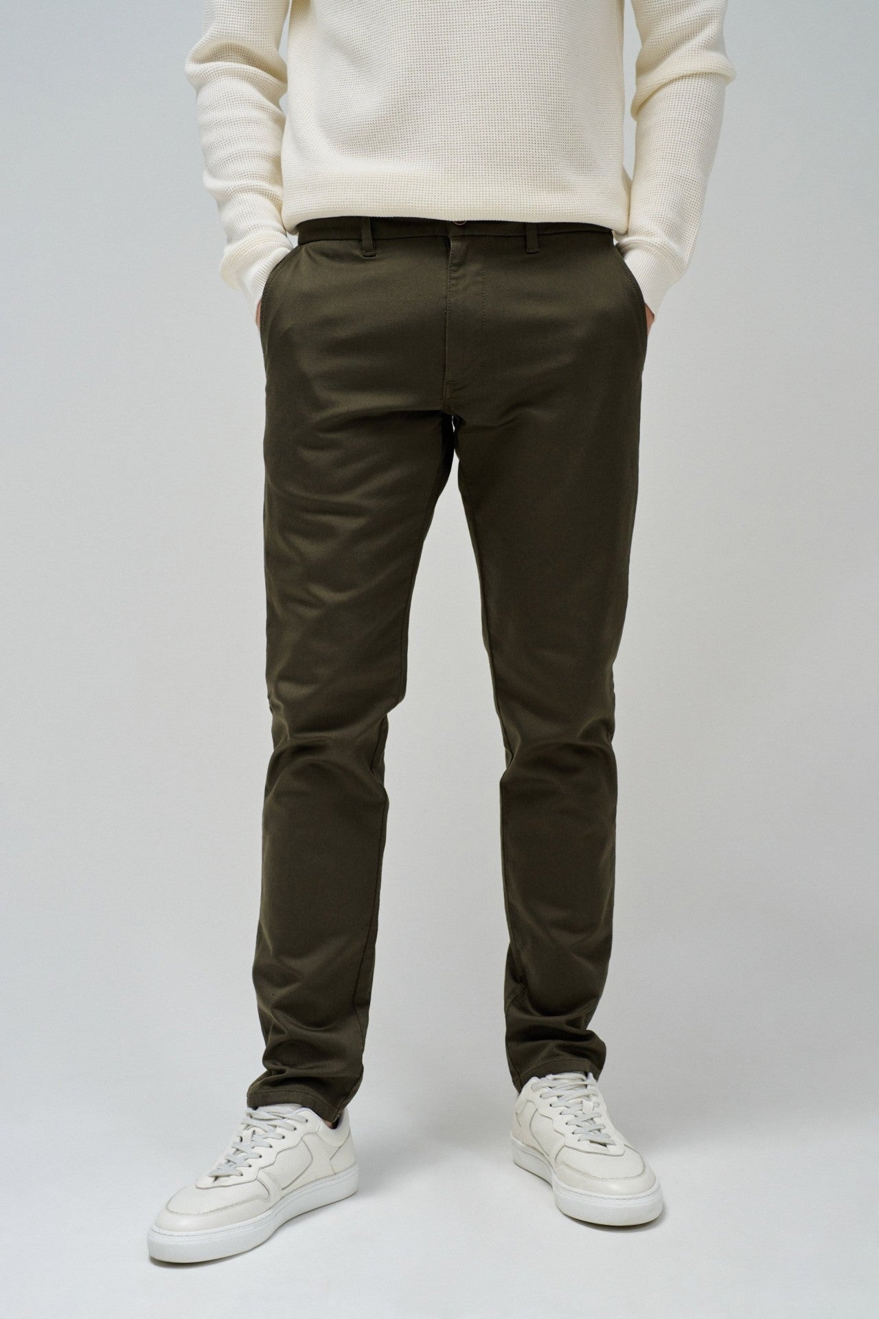 Pantaloni Chino Joggers S-Activ in verde scuro Salsa Jeans