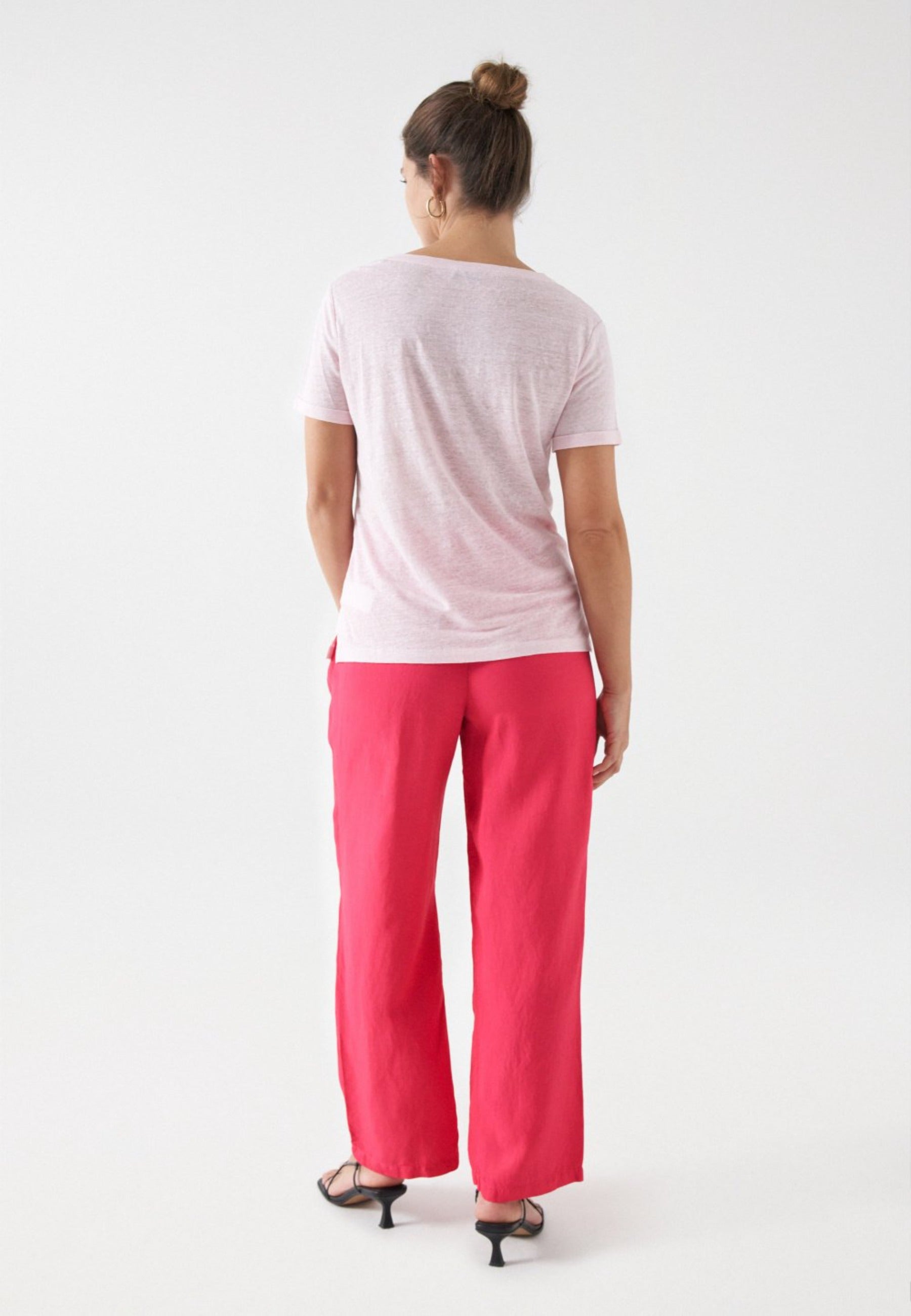 Maglietta in lino con scollo a V in rosa chiaro T-Shirts Salsa Jeans   