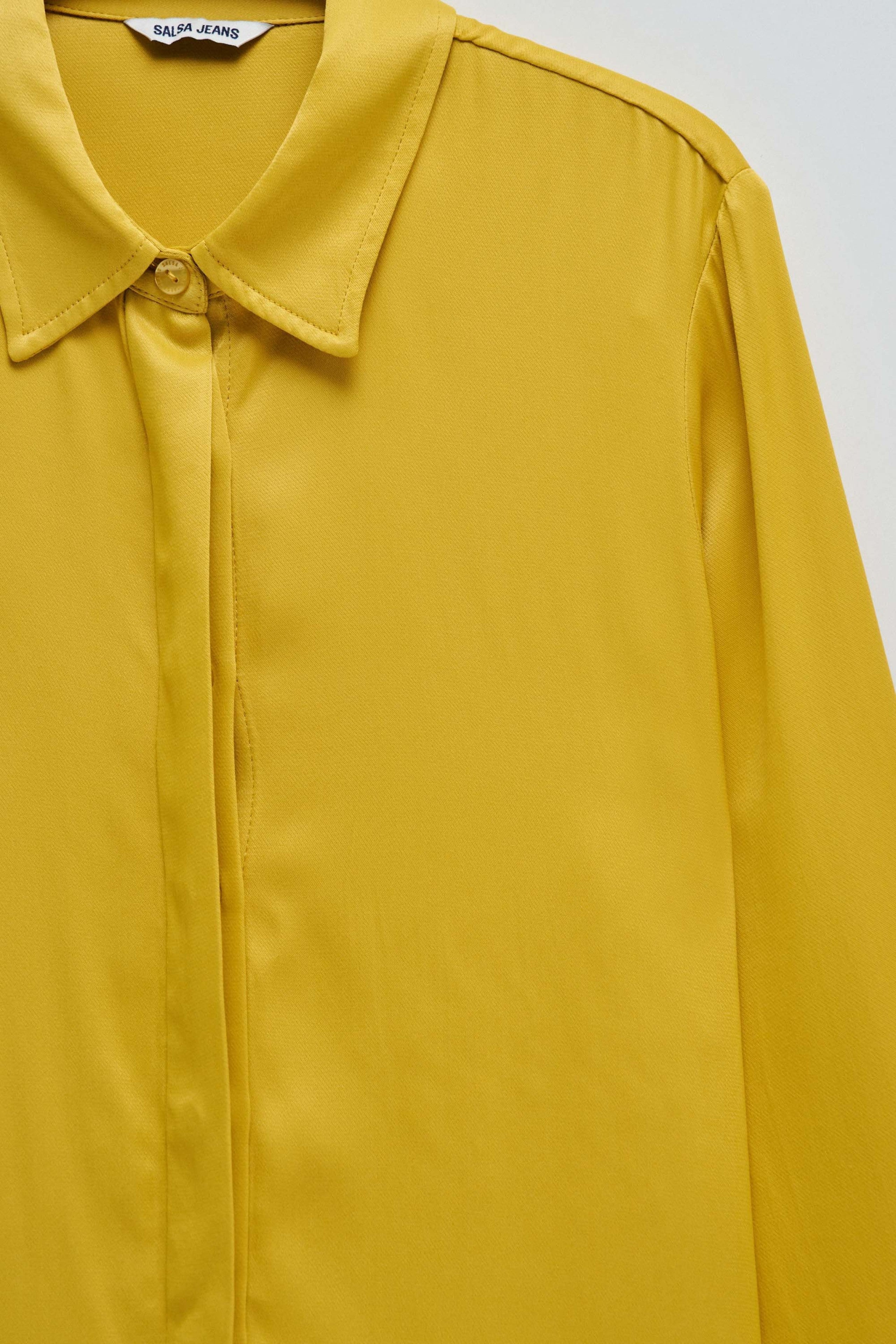 Camicia basic in raso con dettaglio dell'abbottonatura in camicie giallo chiaro Salsa Jeans   