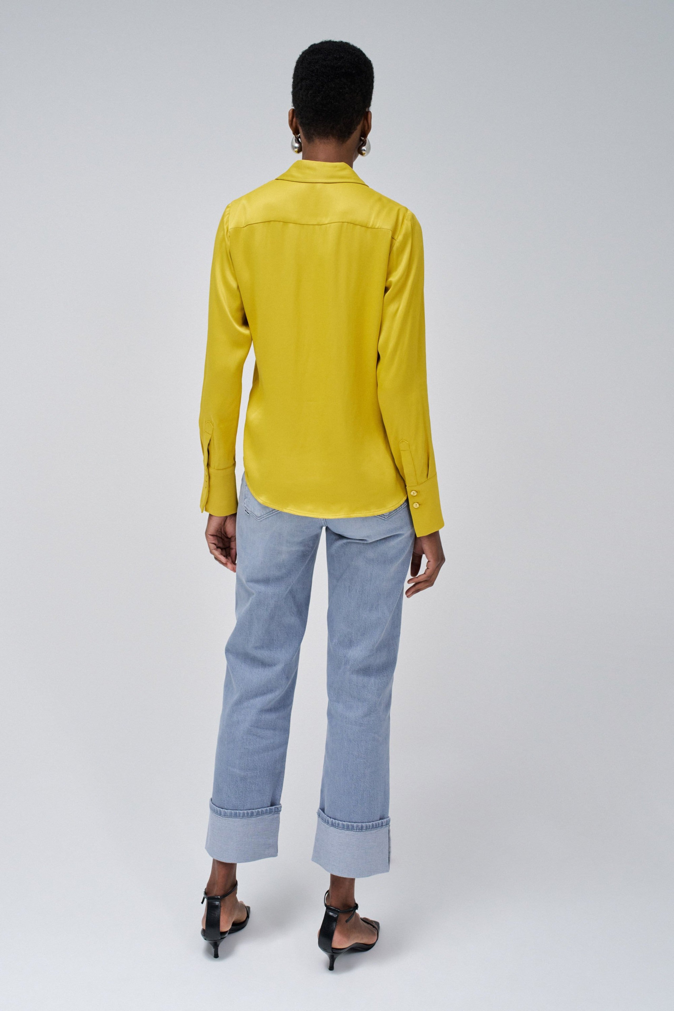 Camicia basic in raso con dettaglio dell'abbottonatura in camicie giallo chiaro Salsa Jeans   