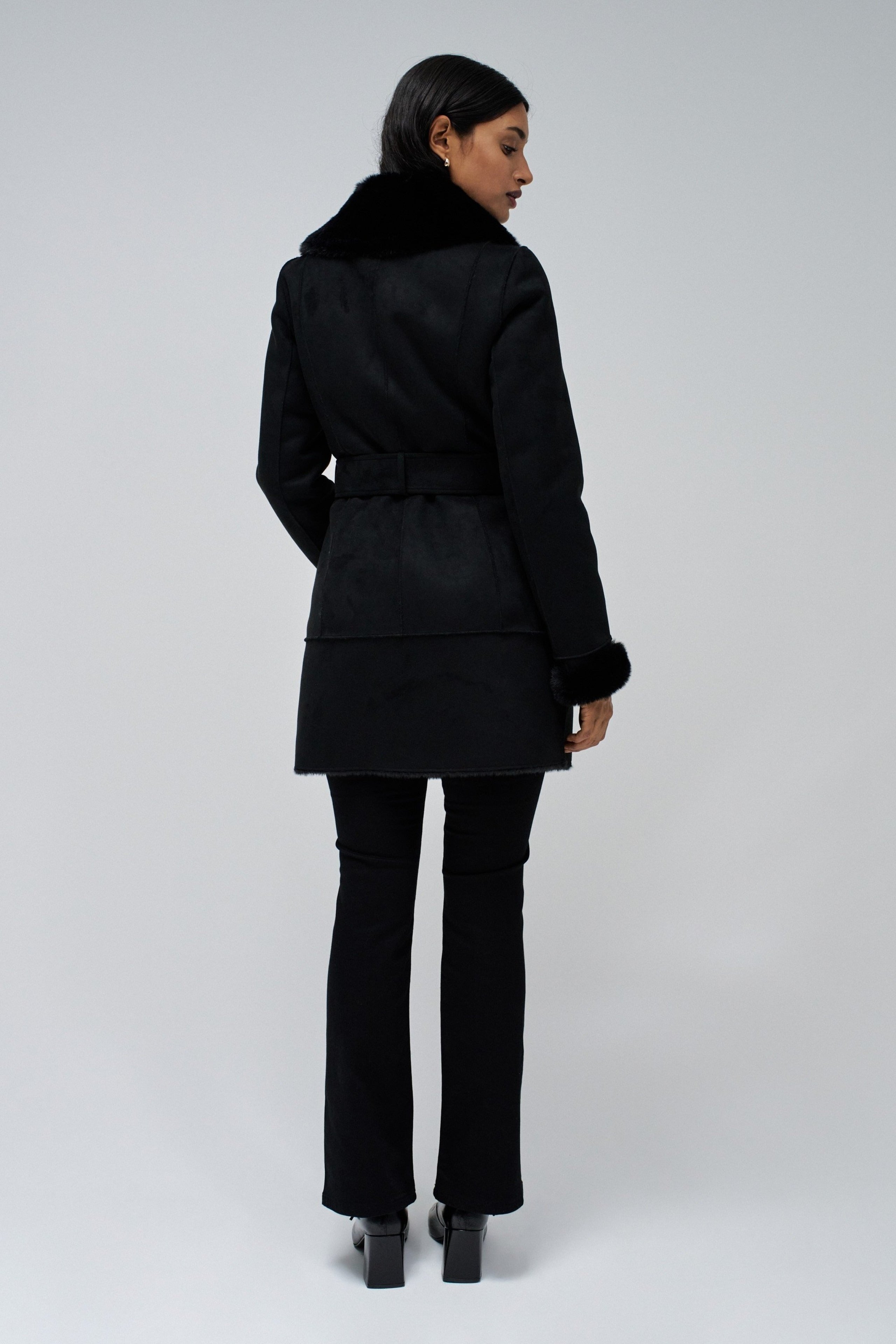 Cappotto lungo in shearling nero